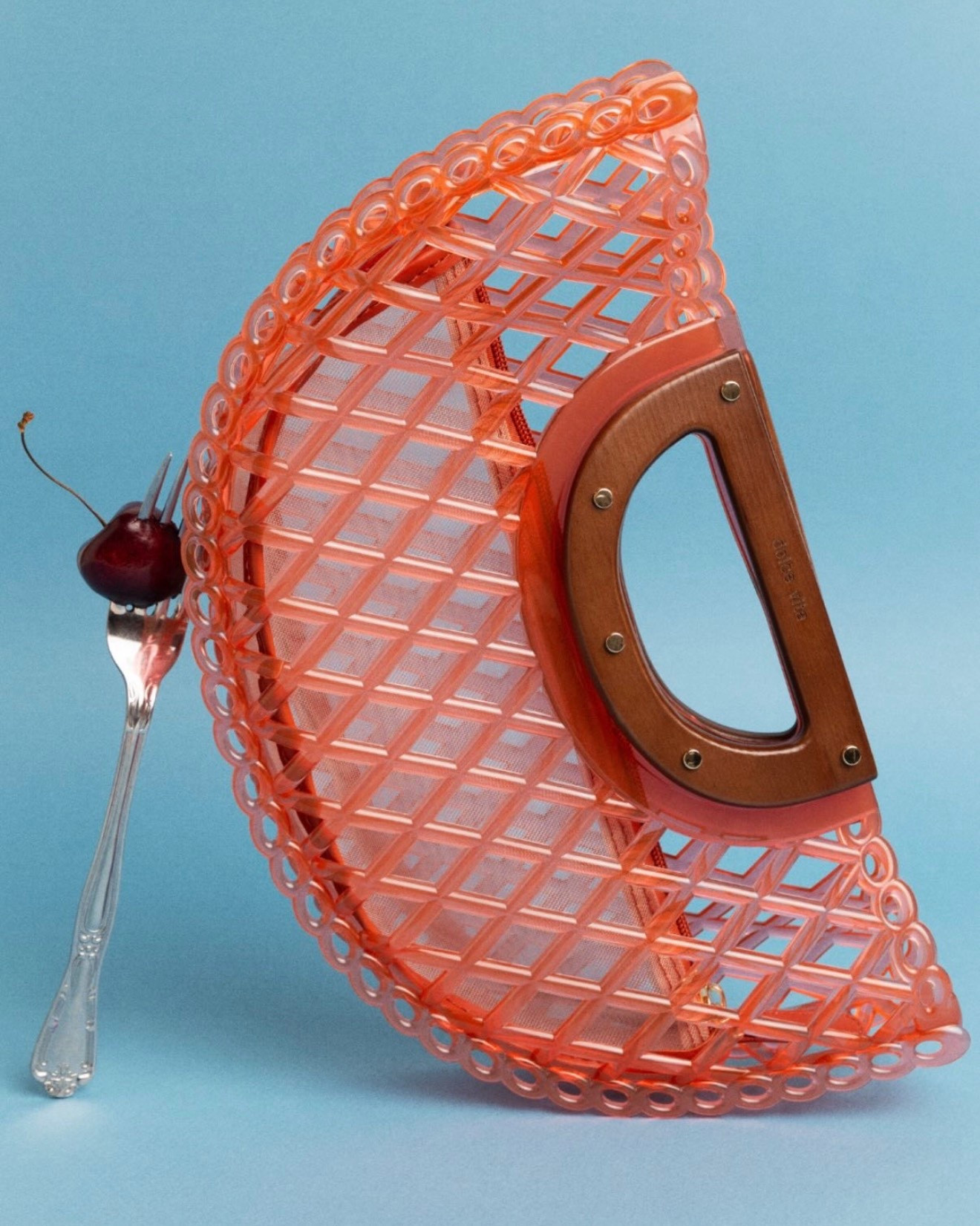 Solandra Clutch Coral Jelly

Chic, bold, and perfectly playful. SOLANDRA’s trending see-through design is crafted in nostalgic PVC jelly. Her half moon shape and structured cut out handle gives this statement accessory a fresh and modern feel

#LTKWorkwear #LTKSeasonal #LTKTravel