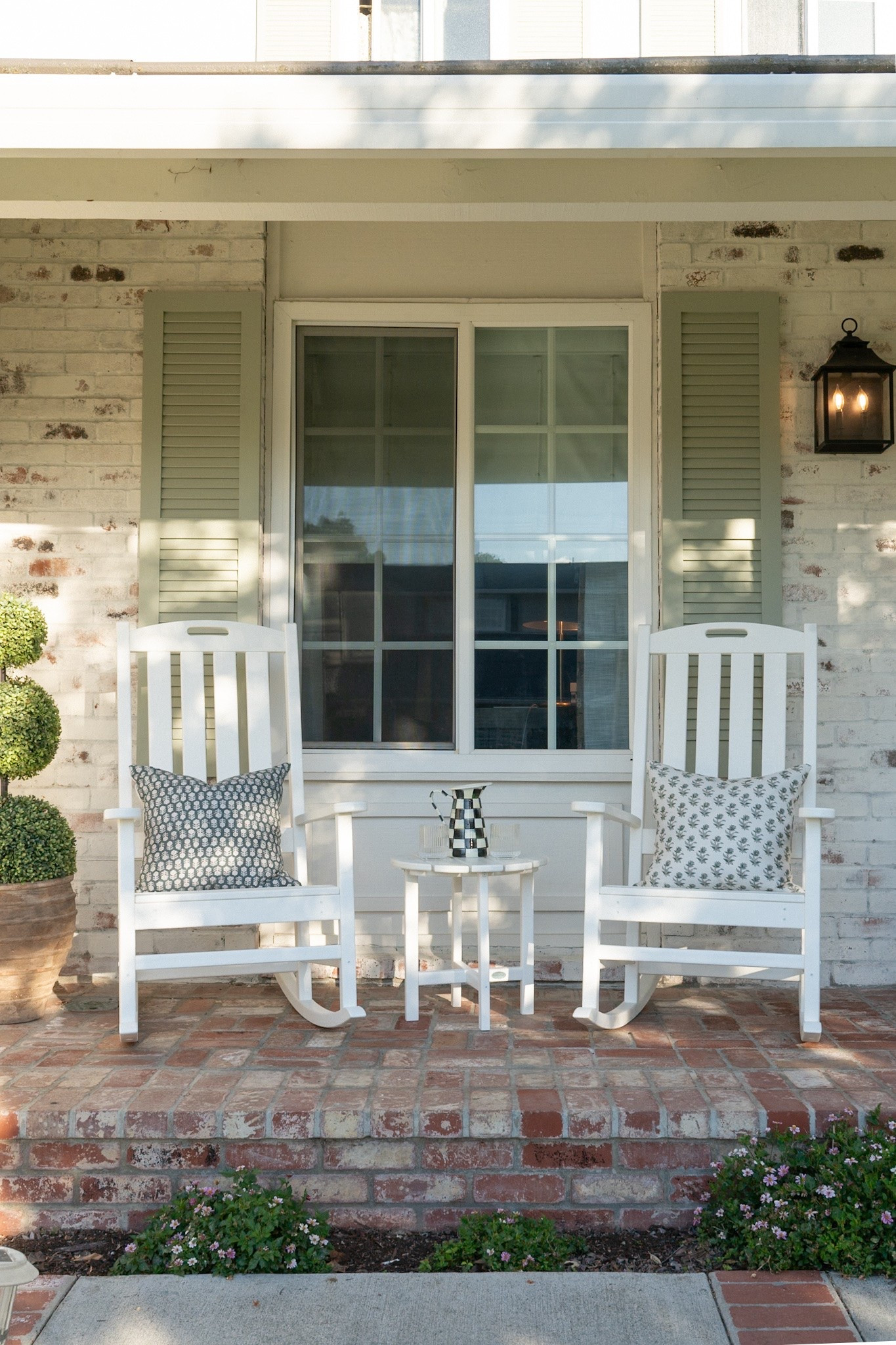 Front porch seating area

#LTKHome #LTKSeasonal