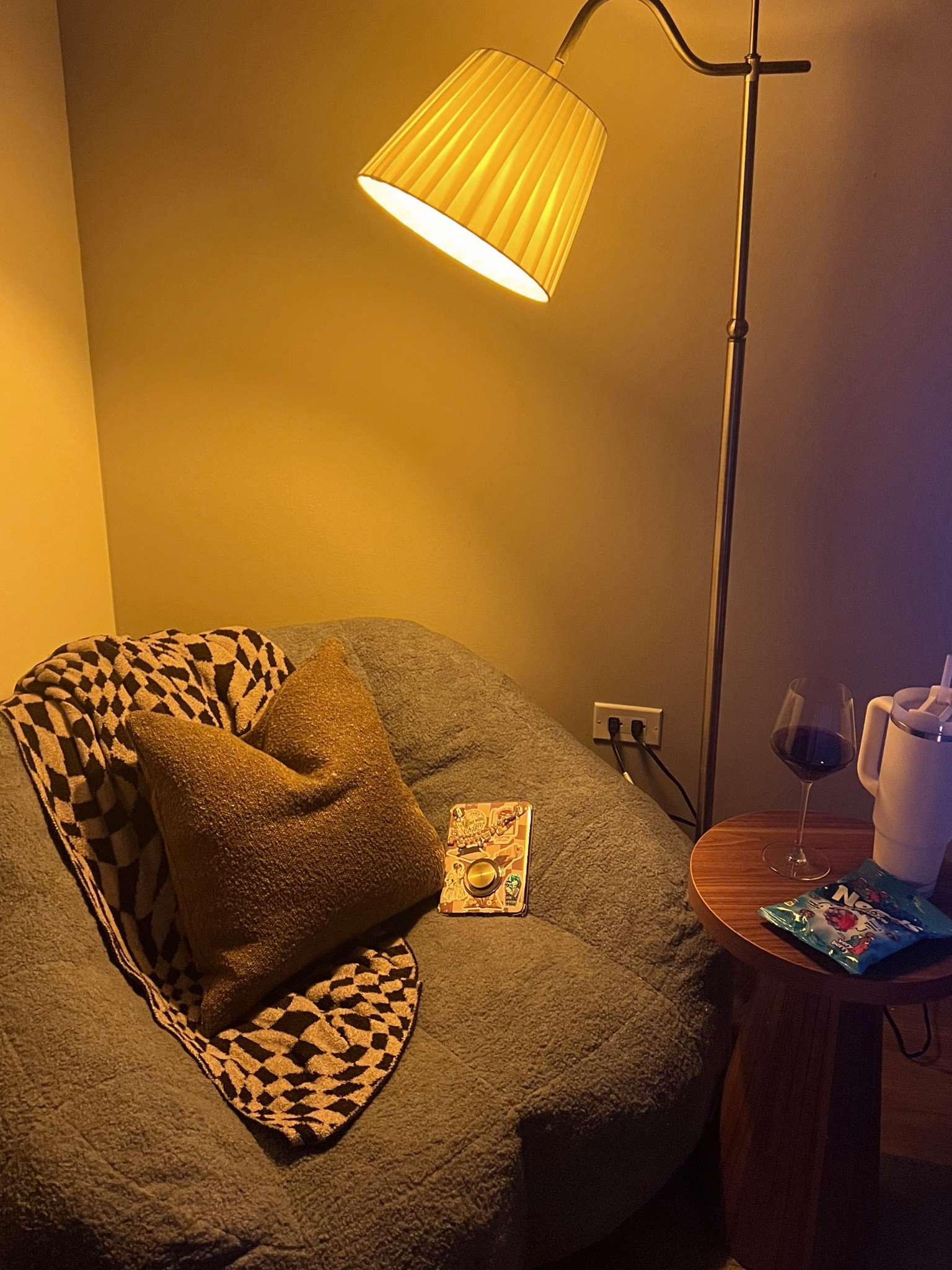 reading nook so far :’)