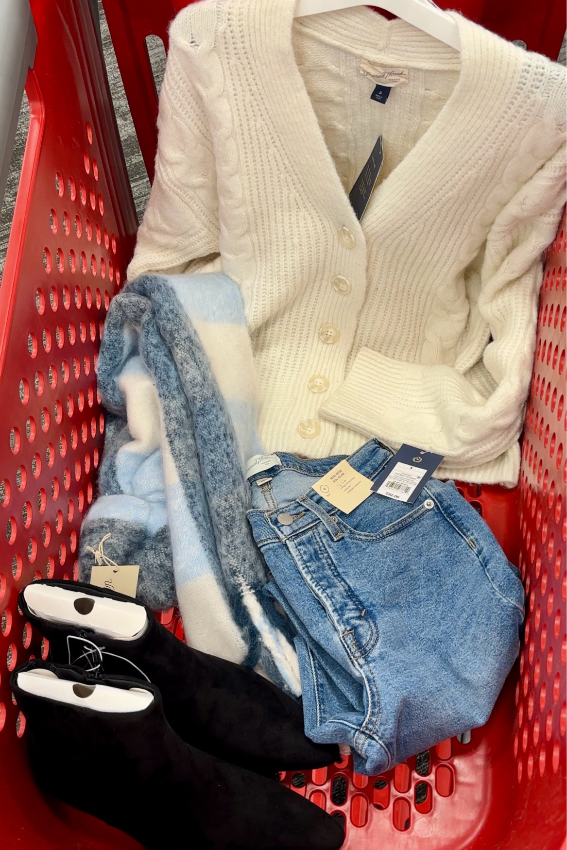 Fall outfit 🧸

#LTKSeasonal #LTKFindsUnder50 #LTKGiftGuide