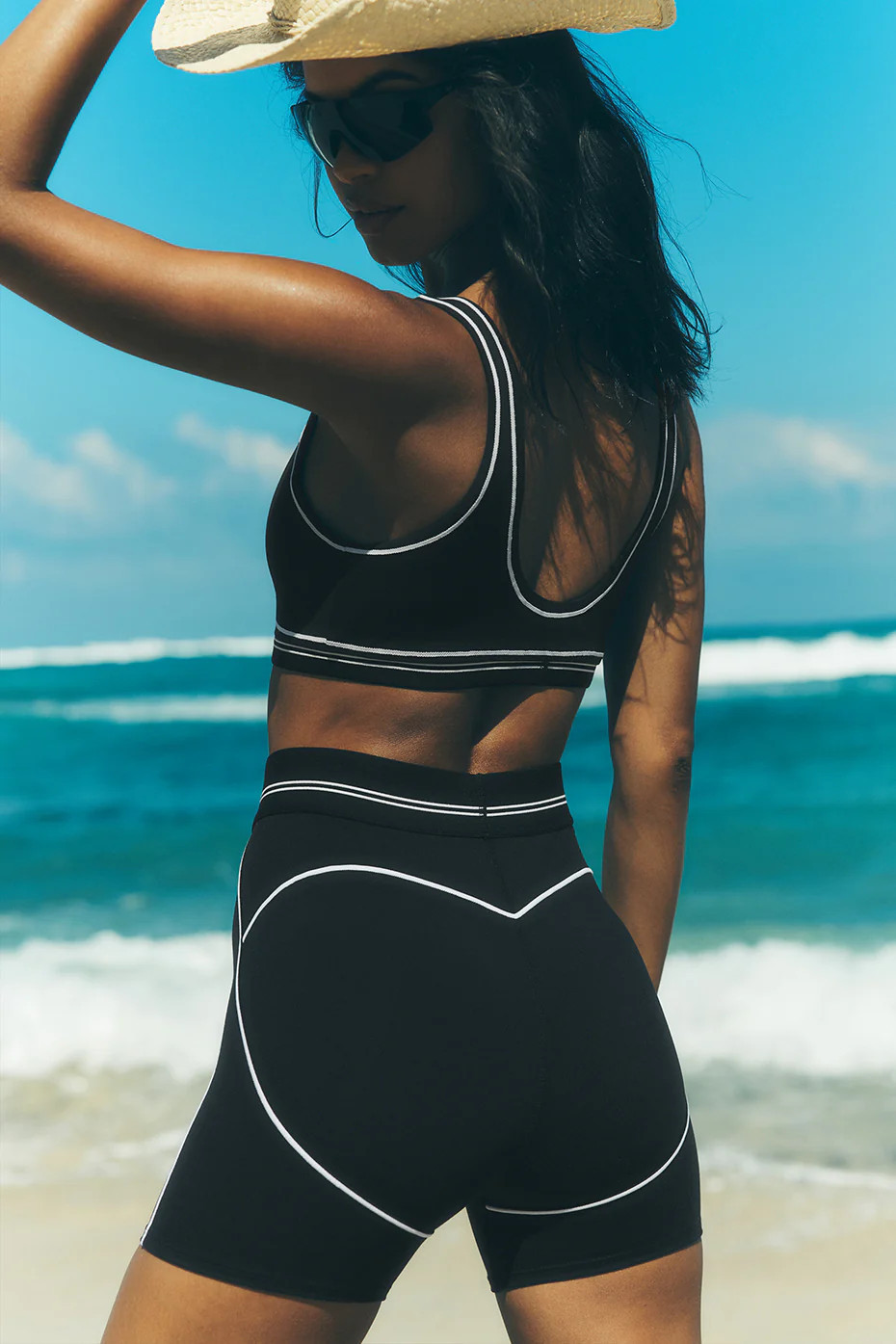 ALO | 4� Airbrush High-Waist Heart Throb Short in Black/White, Size: Large | Alo Yoga (US)