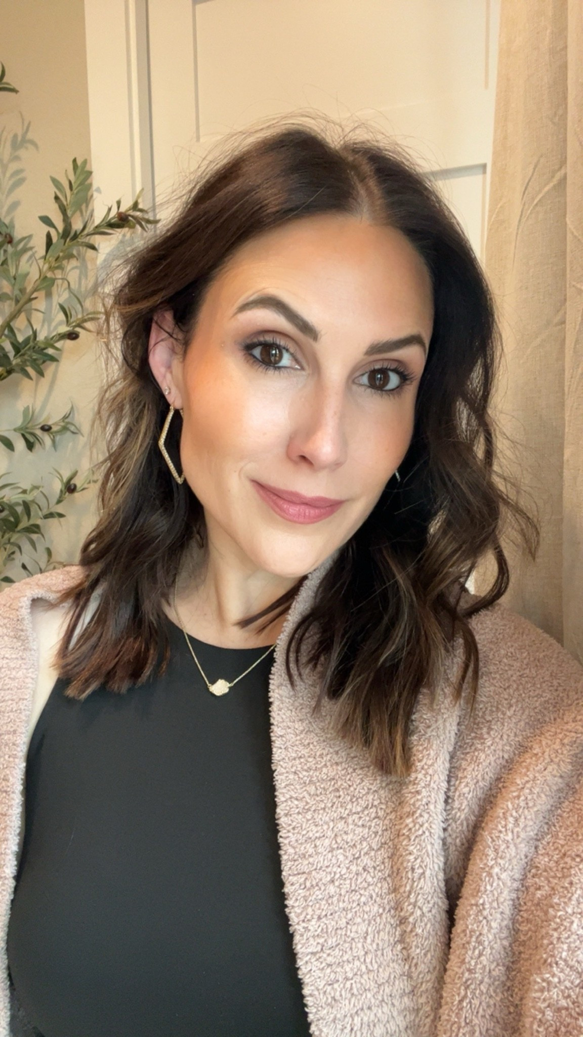 Makeup of the day 💄
Skin tint  - Maybelline Super Stay skin tint in the shade 112
Liquid blush - rare beauty “Hope”
Brows - Maybelline Express Brows in medium brown 257 
Lips - Maybelline ink crayon lipstick in the color “on the grind” 105

#LTKBeauty #LTKmomlife
