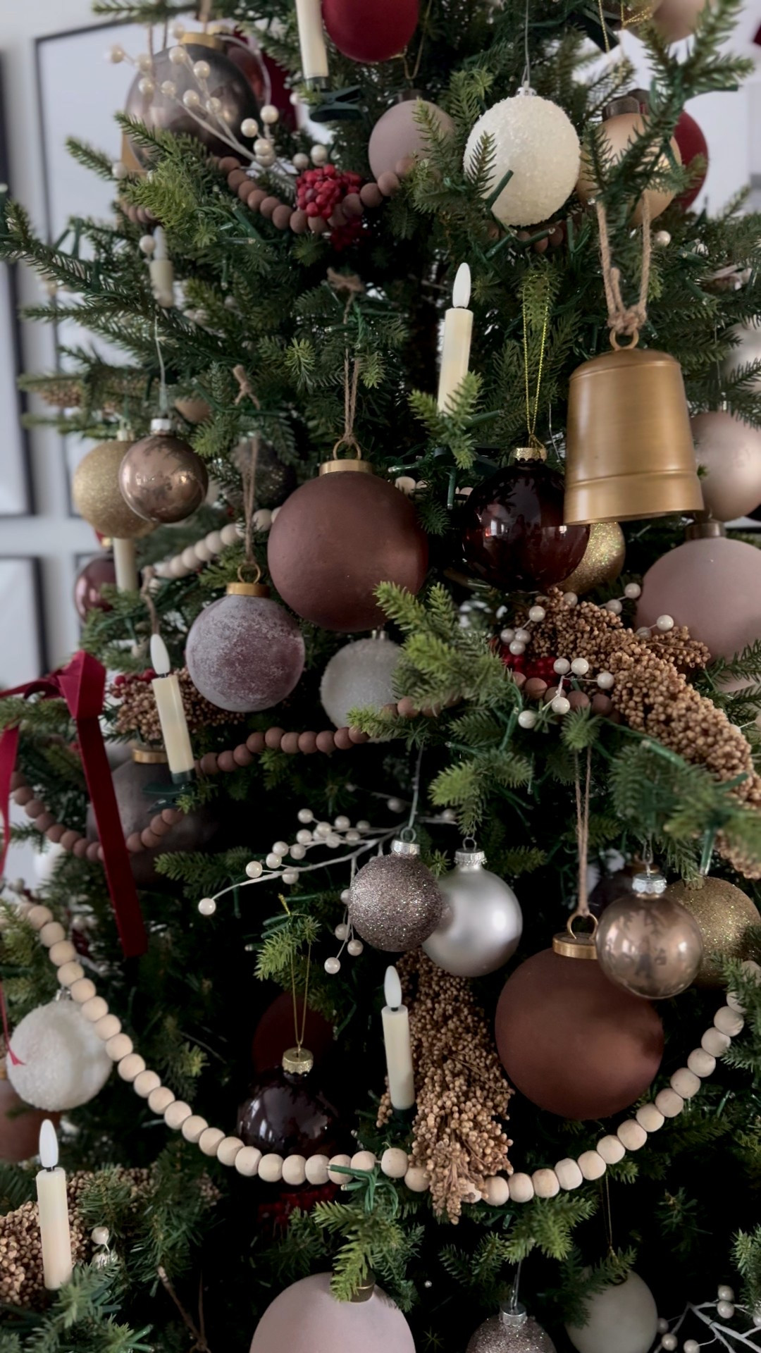 Tree with the lights off

#LTKHoliday