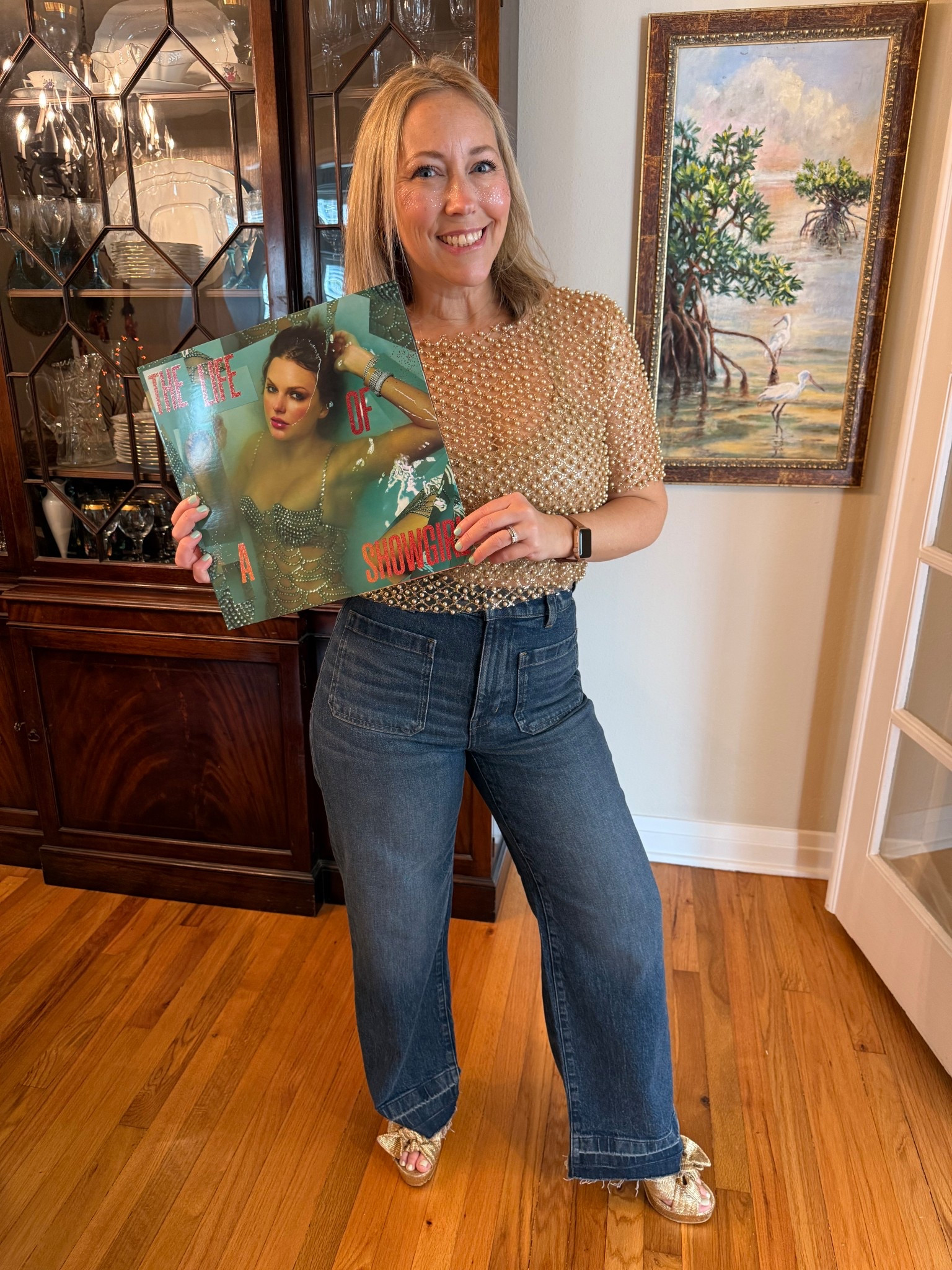 Who else is obsessed with this new era?? ✨🪩✨

This top was so fun, but I did leave glitter on the floor everywhere I went! Signs of a true showgirl? 


#LTKFindsUnder50 #LTKParties #LTKSeasonal