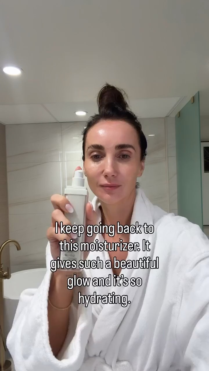 U Beauty The SUPER Hydrator is the perfect fall skincare essential for keeping skin feeling hydrated and looking radiant as the weather changes. This rich face cream helps give skin a healthy glow and is an easy addition to any everyday skincare routine.

U Beauty The SUPER Hydrator, U Beauty moisturizer, hydrating face cream, face moisturizer, fall skincare, glowing skin, dry skin moisturizer, luxury skincare, skincare routine, beauty essentials, fall beauty products, annabrstyle

#LTKOver40 #LTKselfcare #LTKBeauty