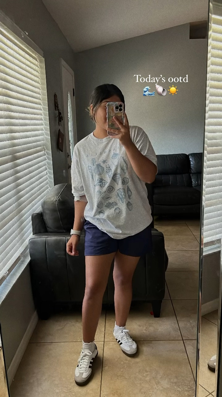 Oversize tee 

#LTKStyleTip #LTKBacktoSchool #LTKFamily