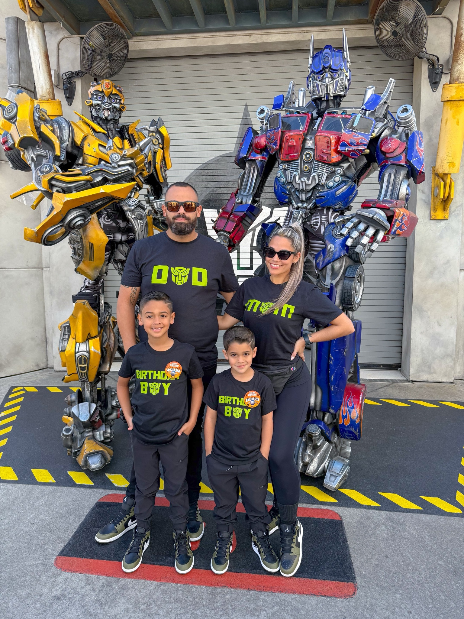 Hoy estubimos conociendo y saludando a los Transformers 🦾🎡🎢 
Seguimos Celebrando el cumple de mis gordos en Universal Orlando 🎉🥳 

#LTKFamily #LTKKids #LTKTravel