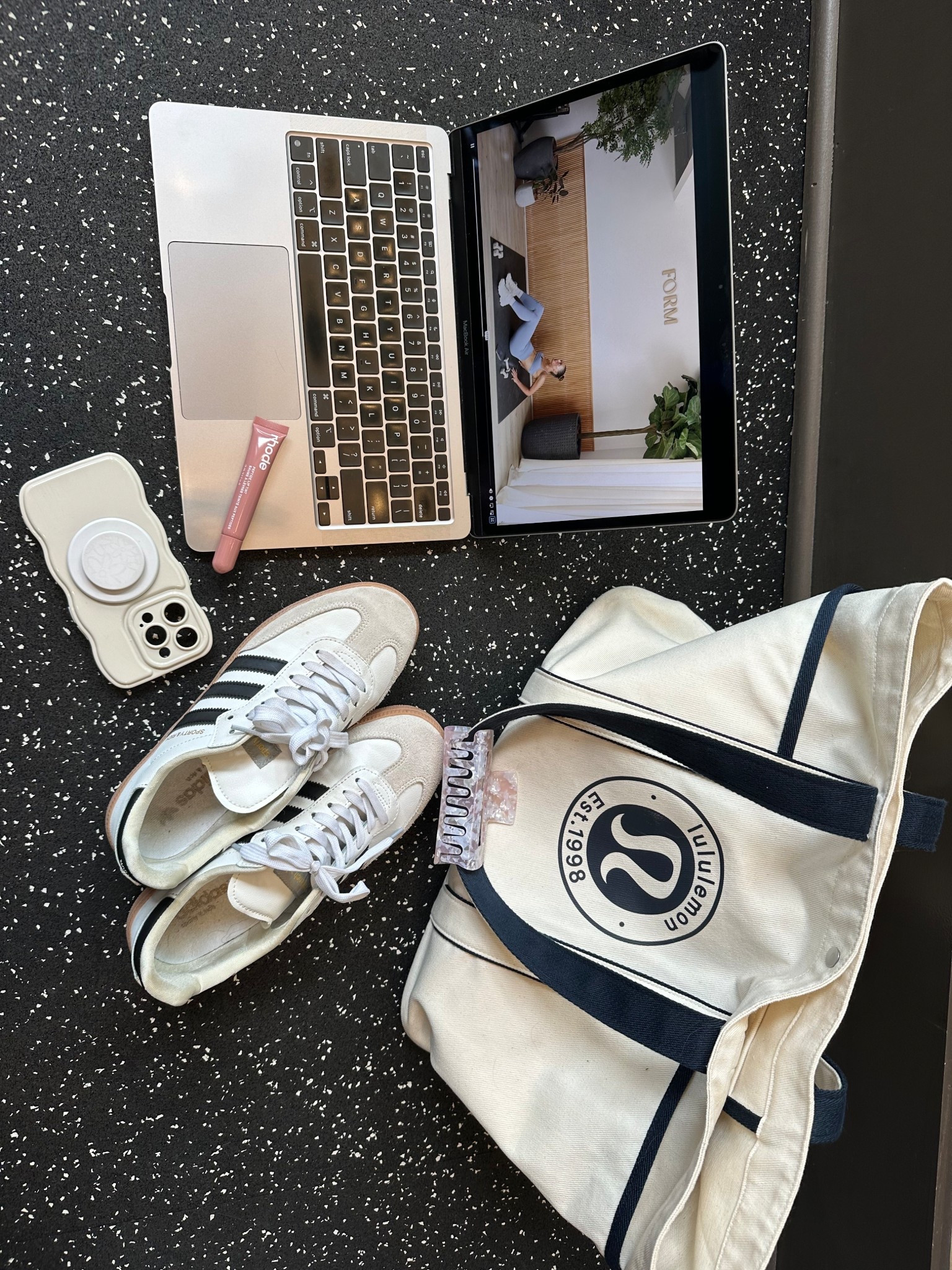 Workout essentials! Form workout 🤍 

#LTKActive