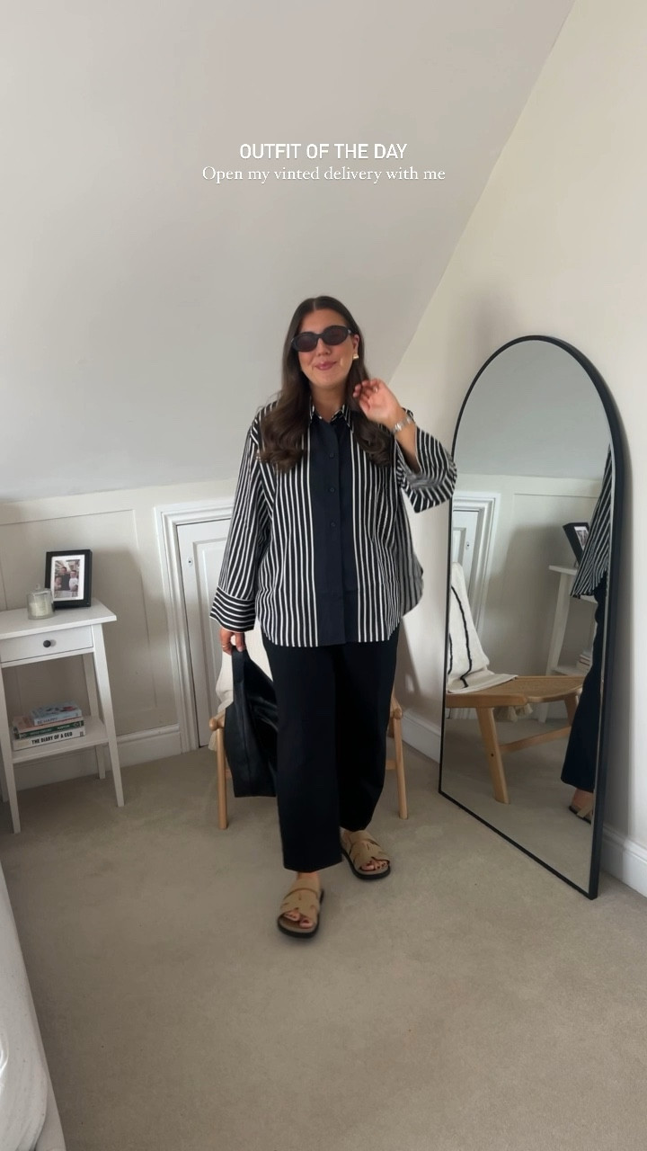 Open my @vinted delivery with me 🤍👏🏻🫶🏻✨

Wow another bargain girls and I am obsessed 😍 

I wear size M - the sleeves 😮‍💨

Keep checking online as it does keep coming in stock in a few sizes. 

#LTKSeasonal #LTKstyletip