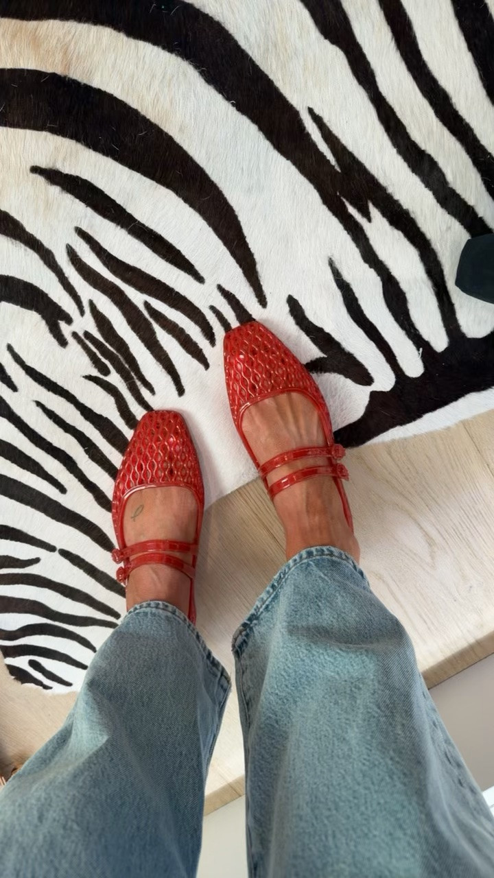 The DSW summer sale is here! 🛍️ I was so ready for a shoe refresh and these jelly flats & Dolce Vita wedges are the perfect finds. Use code SUNNYDAY 6/11-6/14 for 20% off regular priced styles @DSW #MyDSW #ad 

*exclusions apply