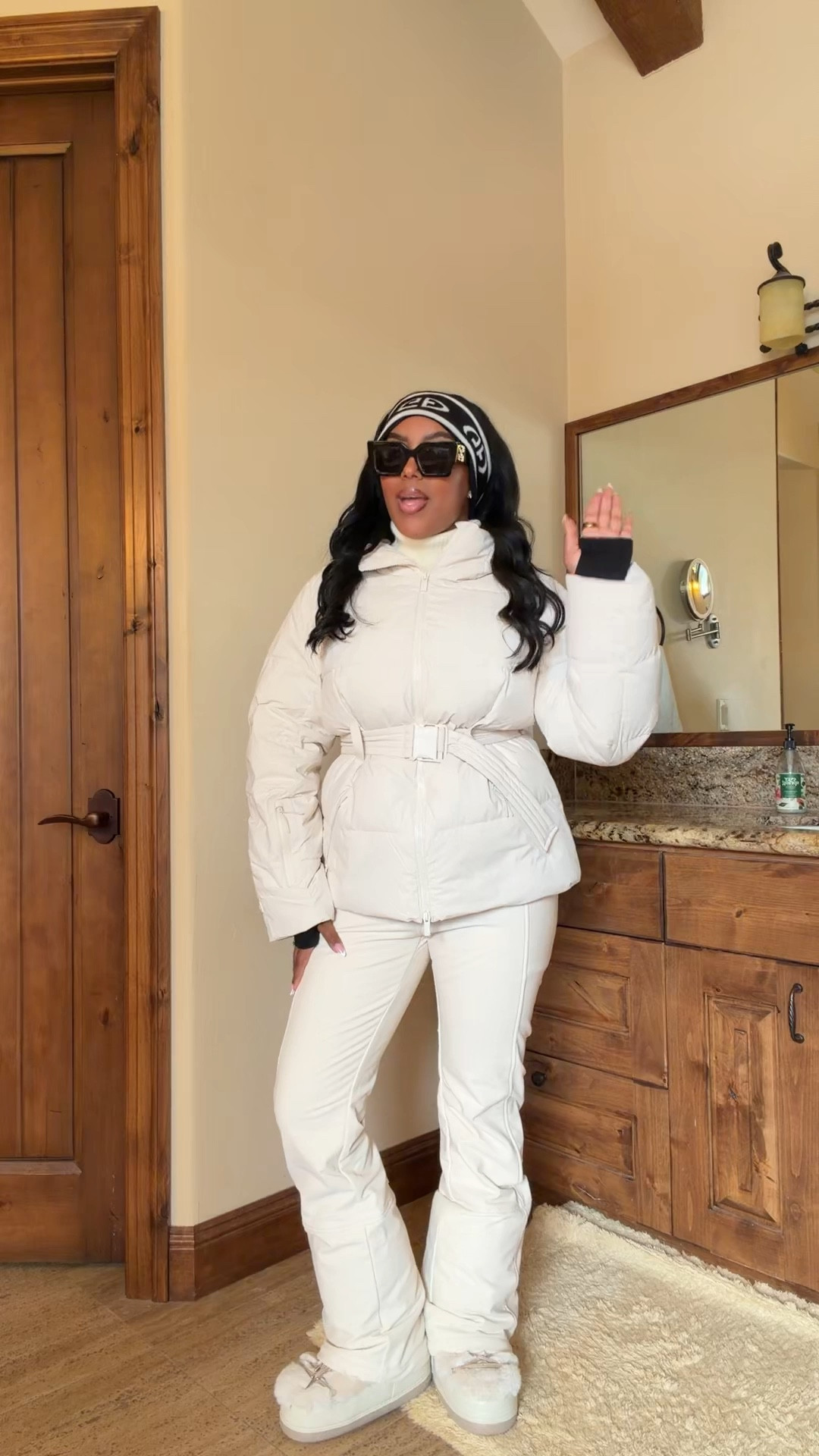 Ready for the slopes in Tahoe!! Loving this neutral OOTD - cute and cozy!

#LTKgrwm #LTKTravel #LTKootd