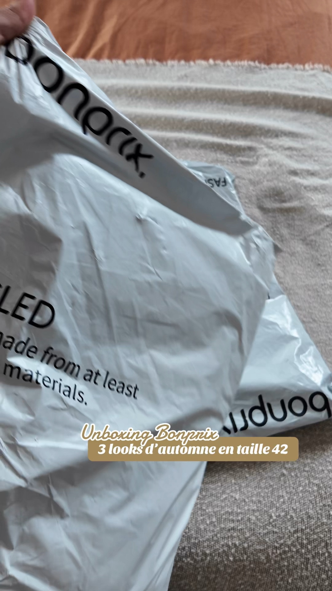 Les nouveautés d’automne sont arrivées 🍂

Cette saison, j’avais envie de looks confortables, féminins et faciles à porter au quotidien — en taille 42, bien sûr 💕
J’ai trouvé mon bonheur chez Bon Prix, avec des pièces qui tombent bien, qui flattent la silhouette et qui donnent tout de suite ce petit mood automnal qu’on adore.

Hâte de vous montrer les 3 looks que j’ai imaginés ✨

👉 CODE PROMO : MG15 (valable jusqu’au 26 Octobre, sur l’application française et le site internet, sur une commande par personne)

@Bonprix #bonprix #fashionmadesmarter 

#LTKfrance #LTKautumn #LTKmidsize