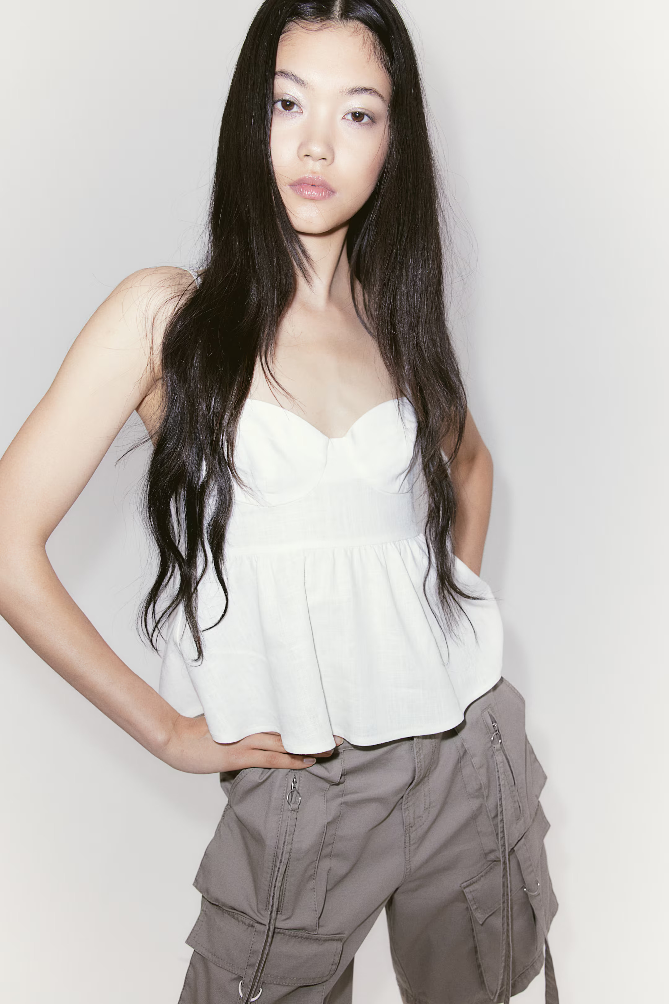 Bustiertop aus Leinenmix - Herzausschnitt - Ärmellos - Cremefarben - Ladies | H&M AT | H&M (DE, AT, CH, NL, FI)