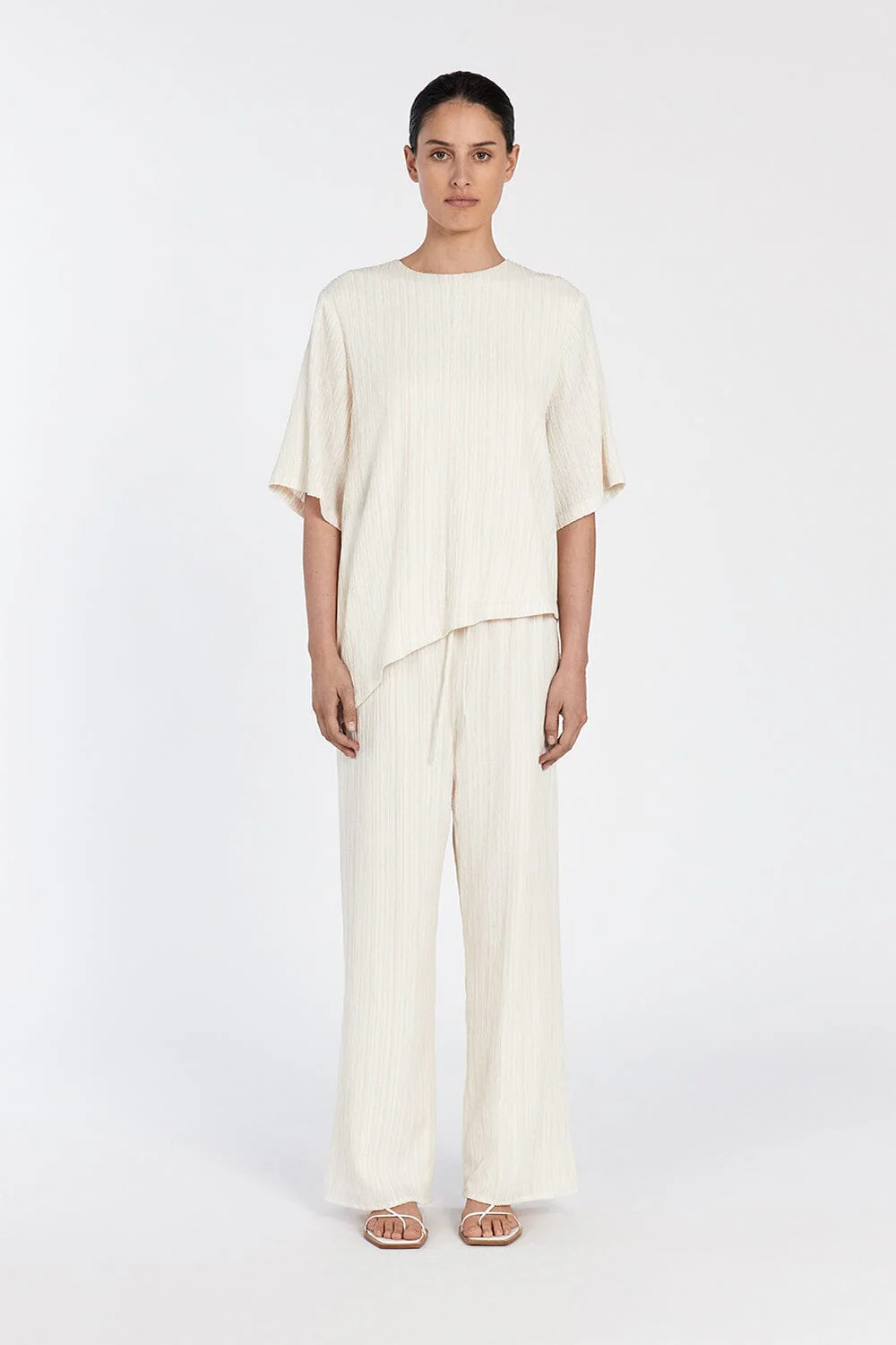 LOZ CREAM ASYM BOXY TEE | DISSH