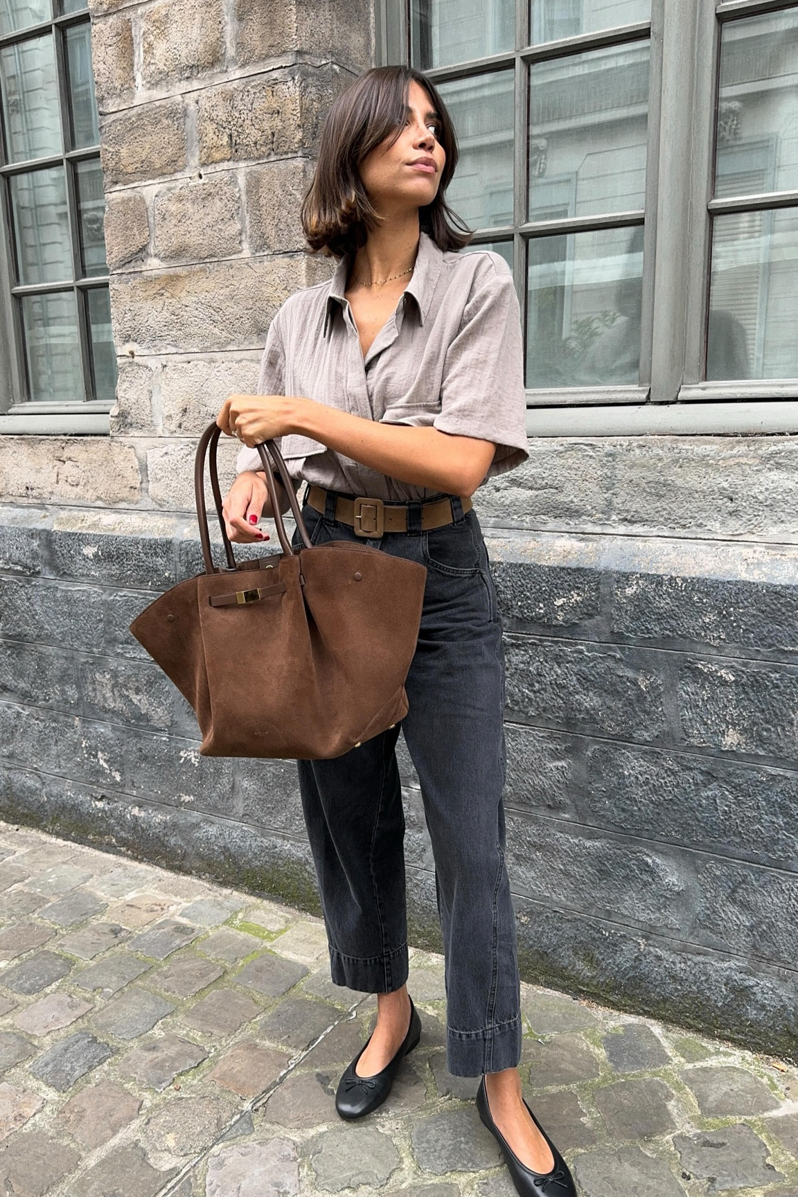 Le daim pour l’automne 🍂🤎
Suede for fall is a big yes 🫶🏻
_________

#mode #modeautomne #automne #fall #fallfashion #moderentrée #rentrée #autumn #autumnfashion