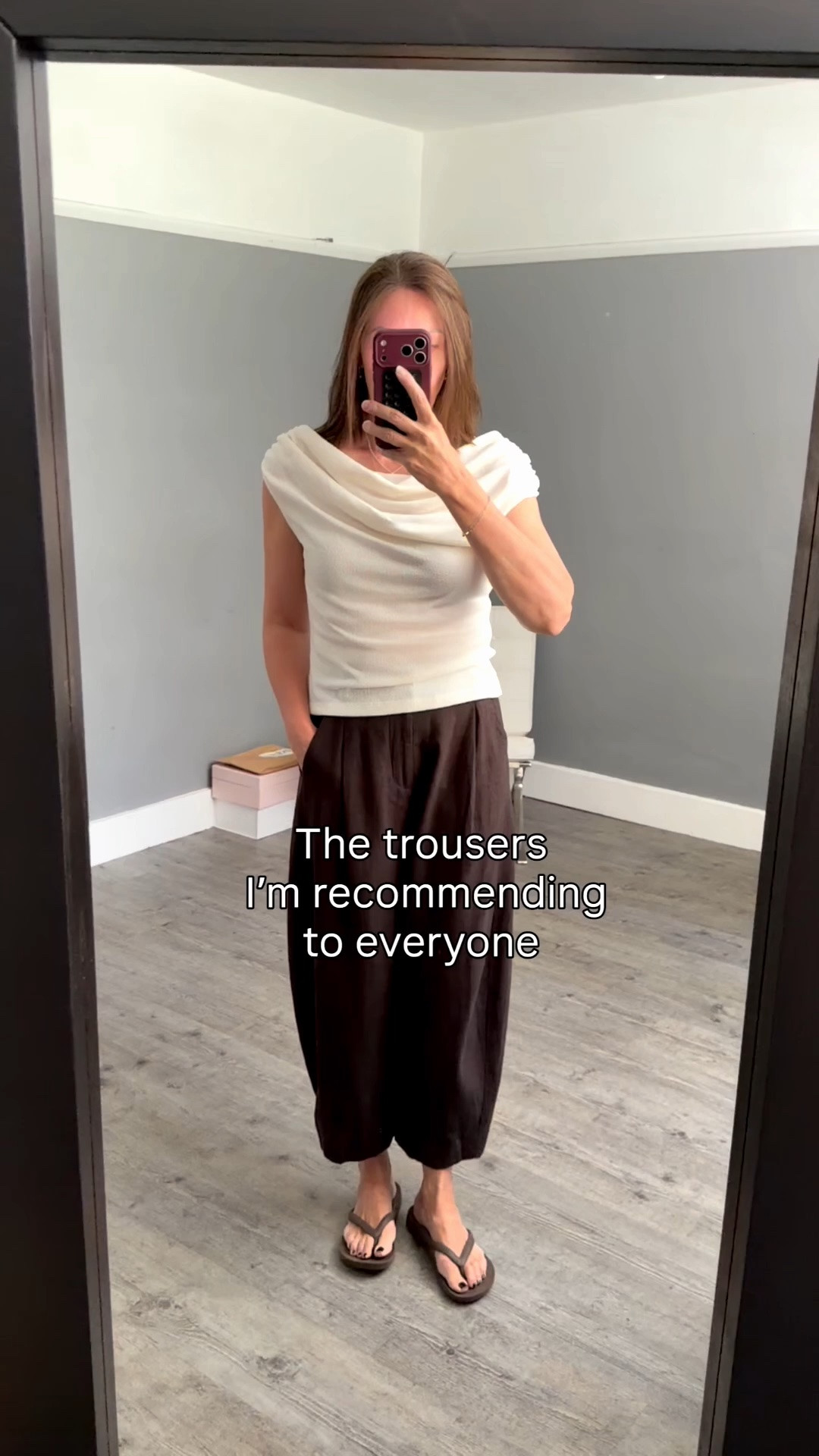 The warm weather is set to continue so linen is the go to for me.
Light, airy and comfy - these are the best barrel style linens I’ve found this season.
The shade of brown is really lovely, they are easy to wear and easy to style. 

The perfect crop ( I’m 5’7) I’m wearing them on repeat 

Paired with this top which I found during my food shop!
I wear a 12 too and 10 trousers x