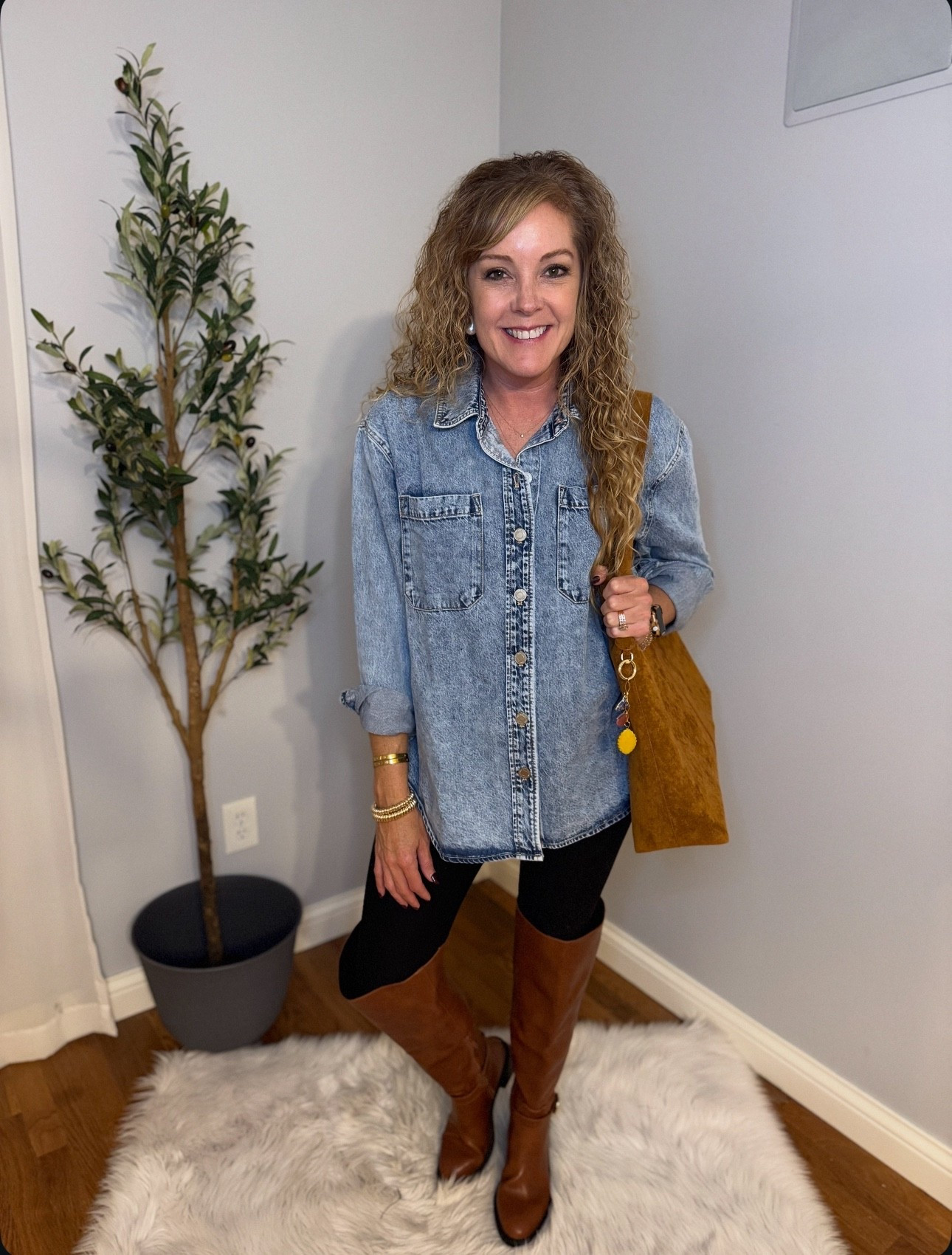 Walmart outfit / fall fashion / fall outfit / date night outfit 

Denim shirt- medium
Leggings- small, tts 
Boots- size 8, tts 


#LTKFindsUnder50 #LTKOver40 #LTKStyleTip