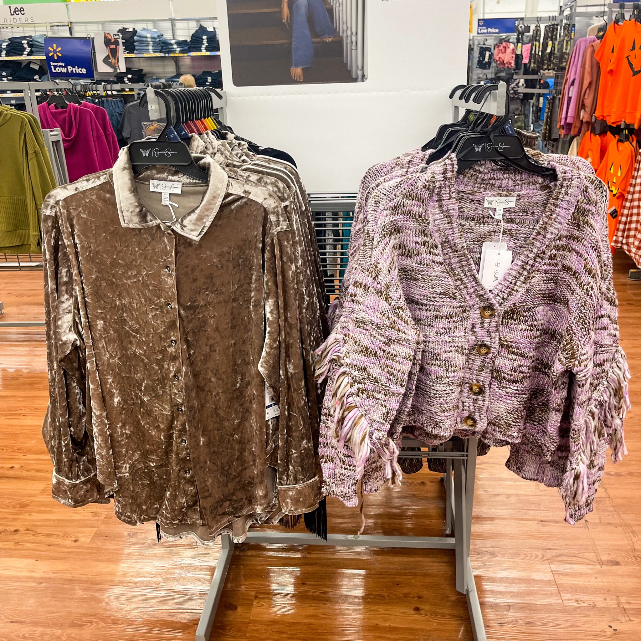New Jessica Simpson tops at Walmart! I grabbed that fringe sweater and it’s super cute. Also comes in a cream color.

#walmart
#walmartfashion
#walmartfinds
#jessicasimpson
#fallstyle

#LTKStyleTip