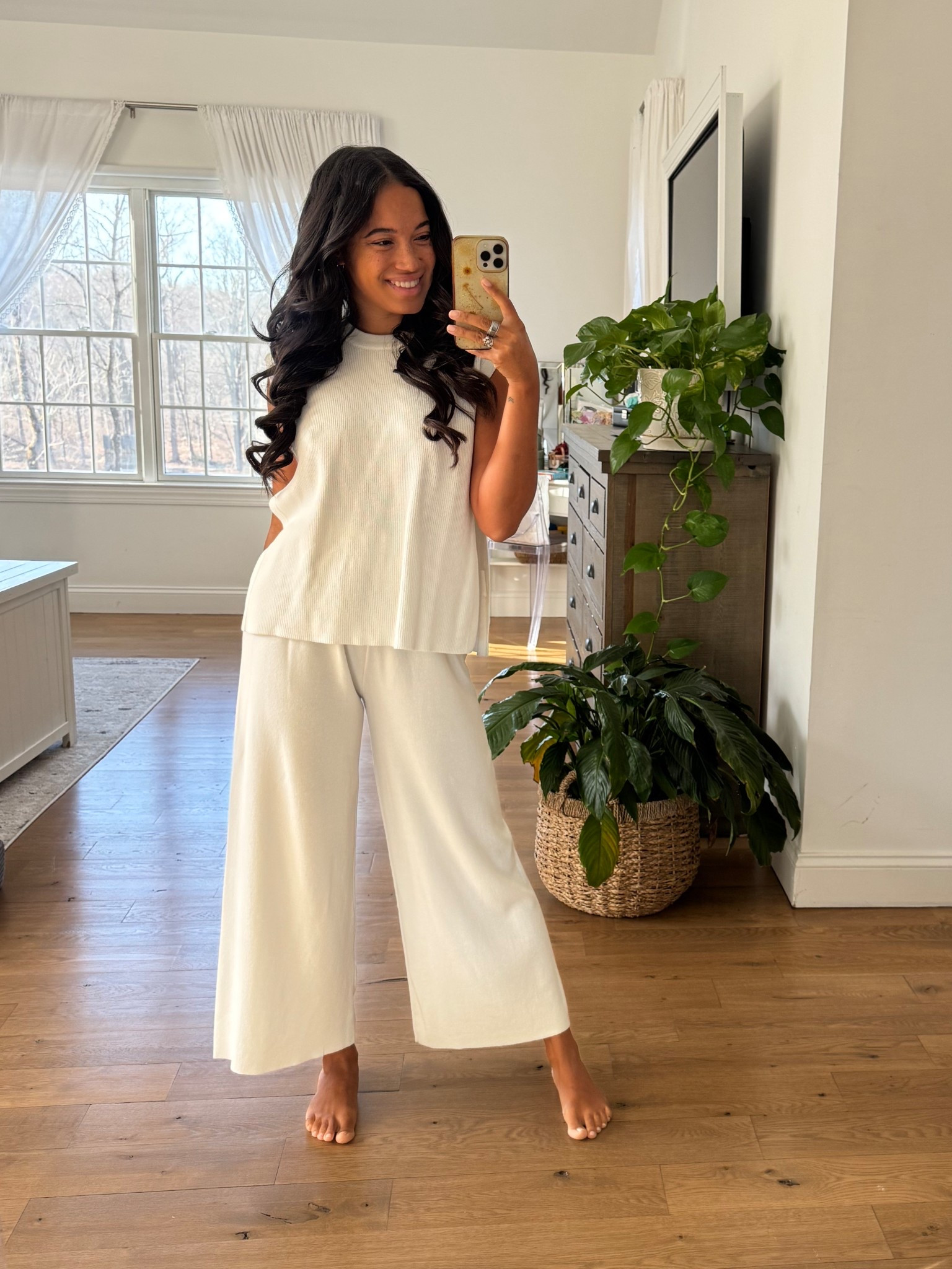 Obsessed with this set! Slit on the sides of the top so very flowy and comfy! I’m wearing size small 5’5” 125lbs true to sizee

#LTKootd