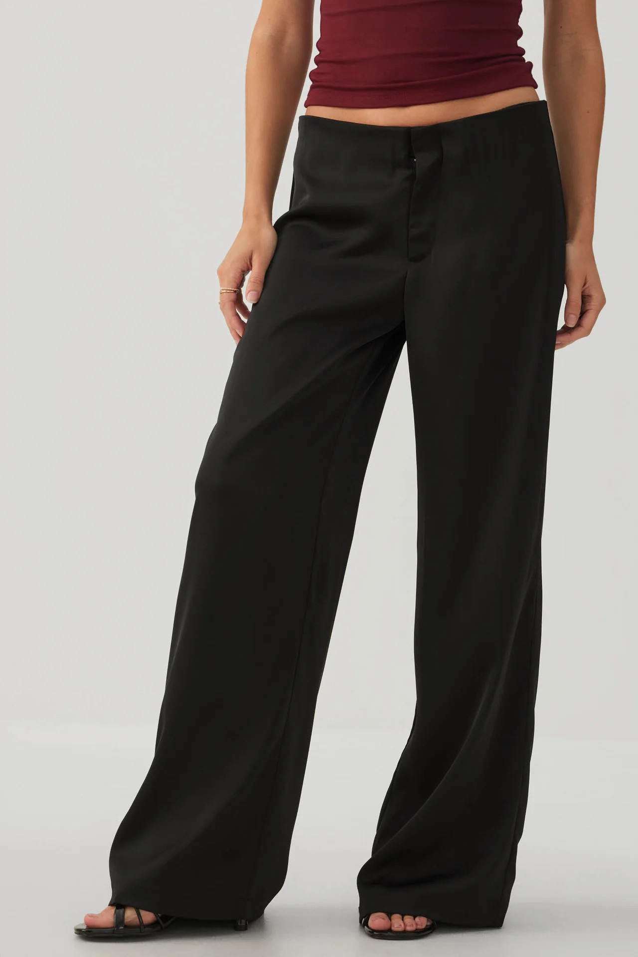 Pantalon large taille mi-haute en satin | Ardene | Ardene US