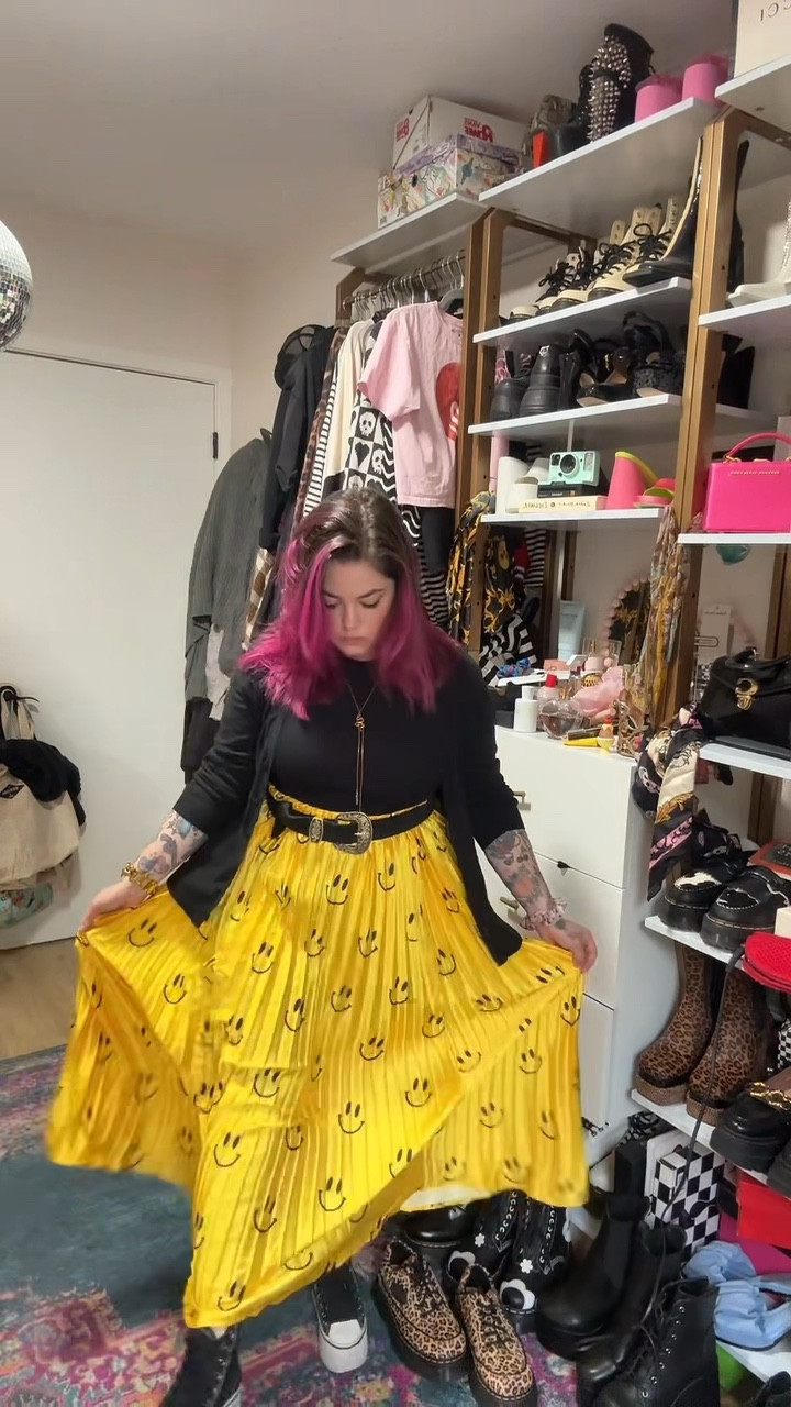 Work outfit 🙂🙃🙂🙃 skirt is from emy ave!

#LTKMidsize #LTKWorkwear #LTKStyleTip