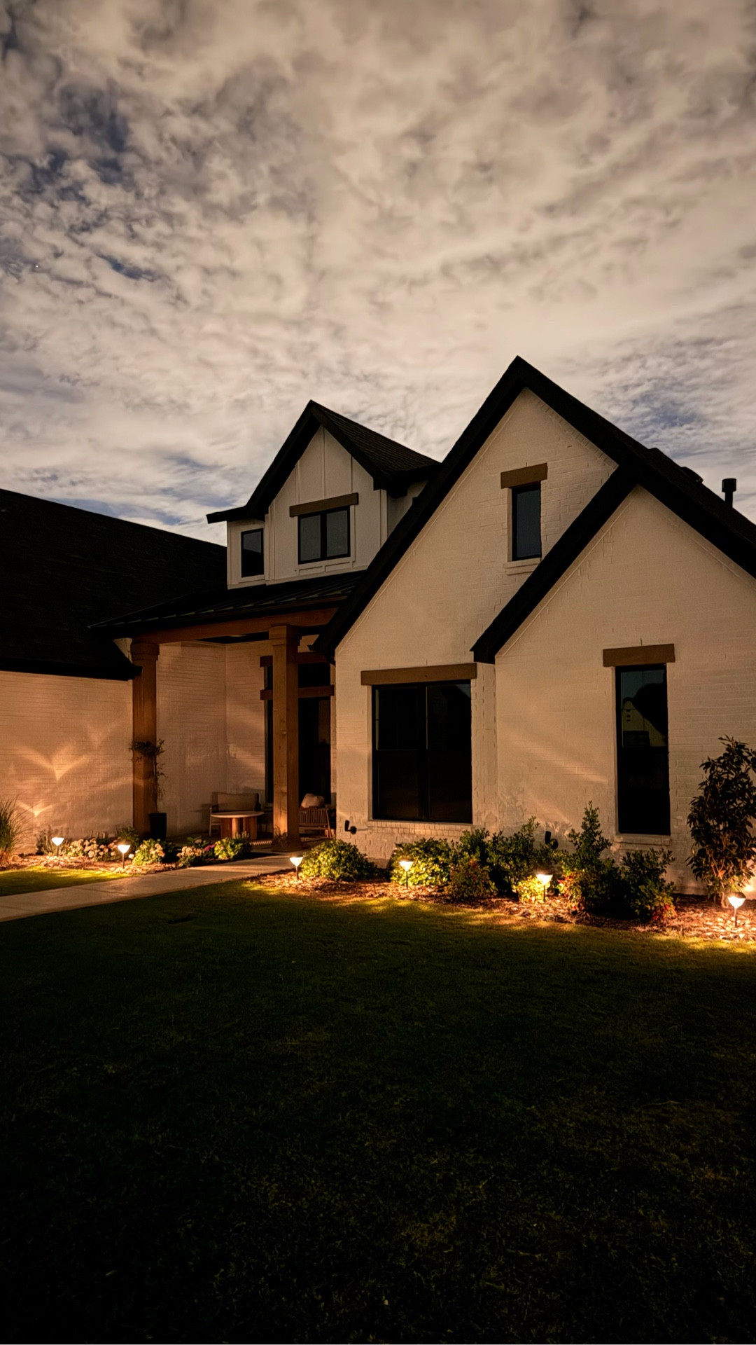 your home isn’t missing more decor… it’s missing this 🤍

it’s crazy how something so simple can completely change the way a space feels at night


#linkindoutdoorlights #outdoorlighting #solarlights #easiestgardenmakeover

#LTKHome #LTKSaleAlert