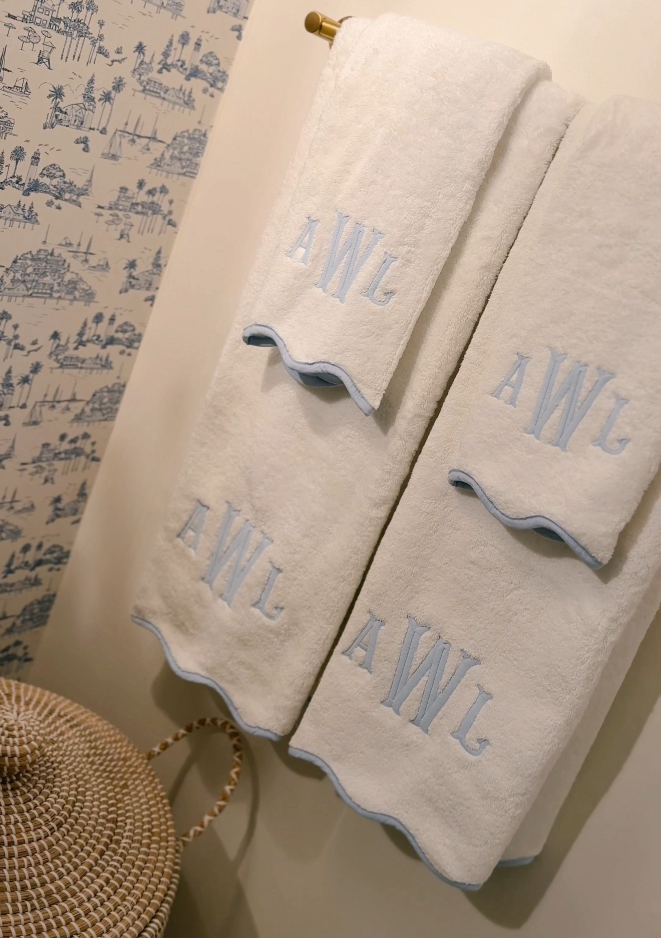 Obsessed with these personalized towels! Would make a great gift 🤍