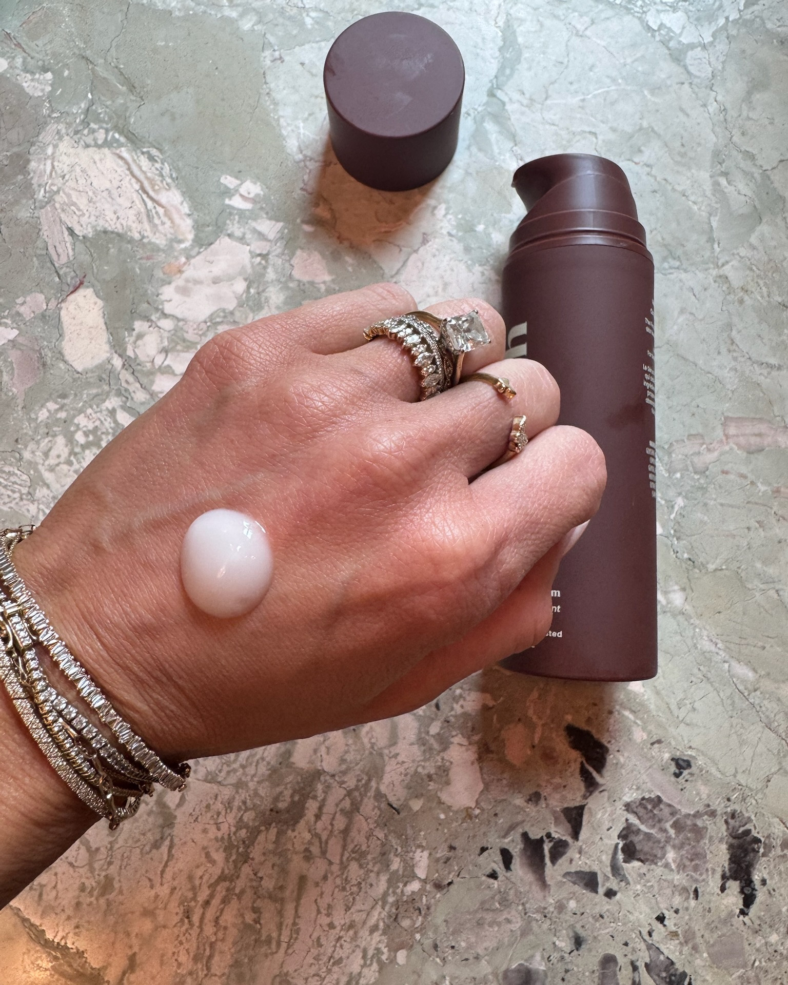 Just got in this firming serum I'm so excited to start using @nemah.co

They are also having a mother's day sale so 25% off all mom products 🤎
