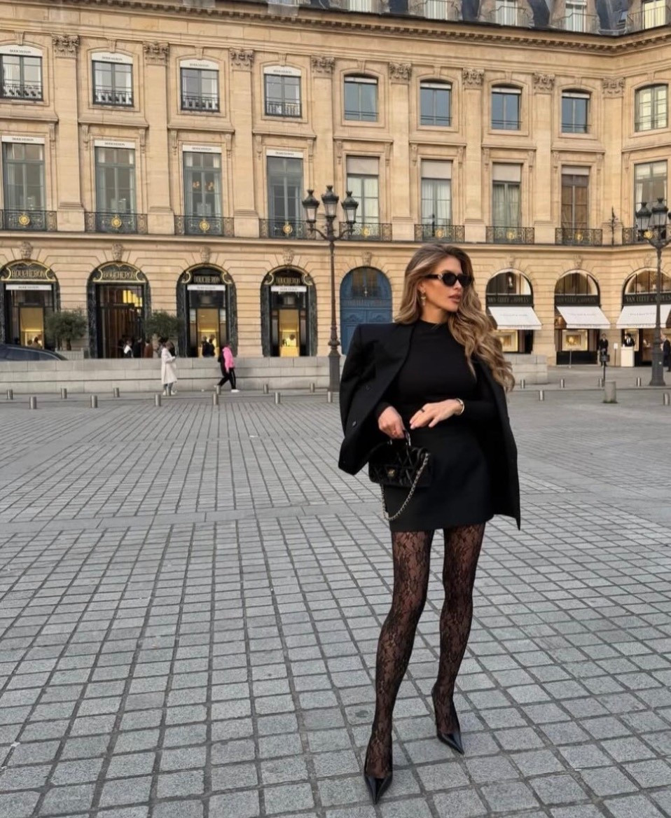 Black dress
Floral stockings
Black blazer 

#LTKBeauty #LTKWorkwear #LTKPetite