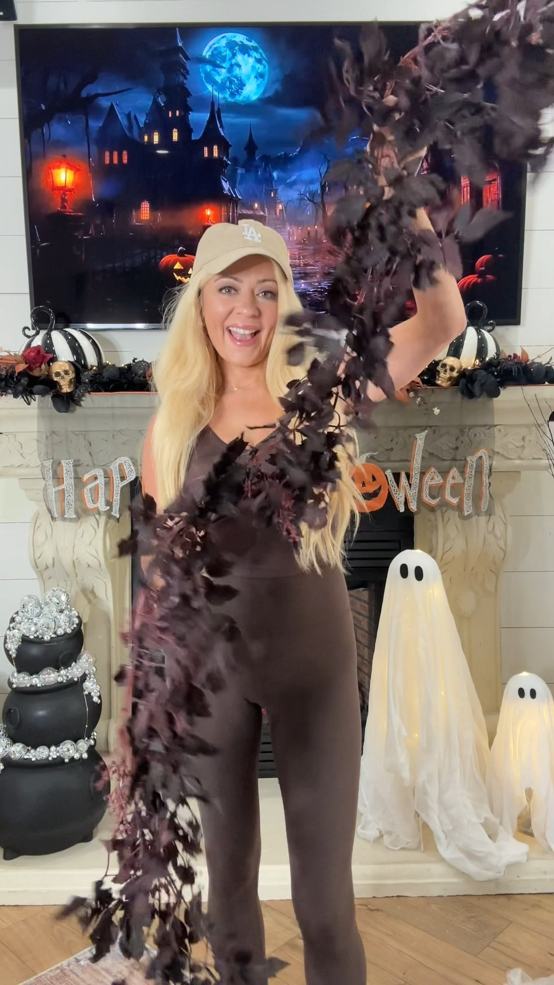 Obsessed with this garland. 

#LTKSeasonal #LTKVideo #LTKHalloween