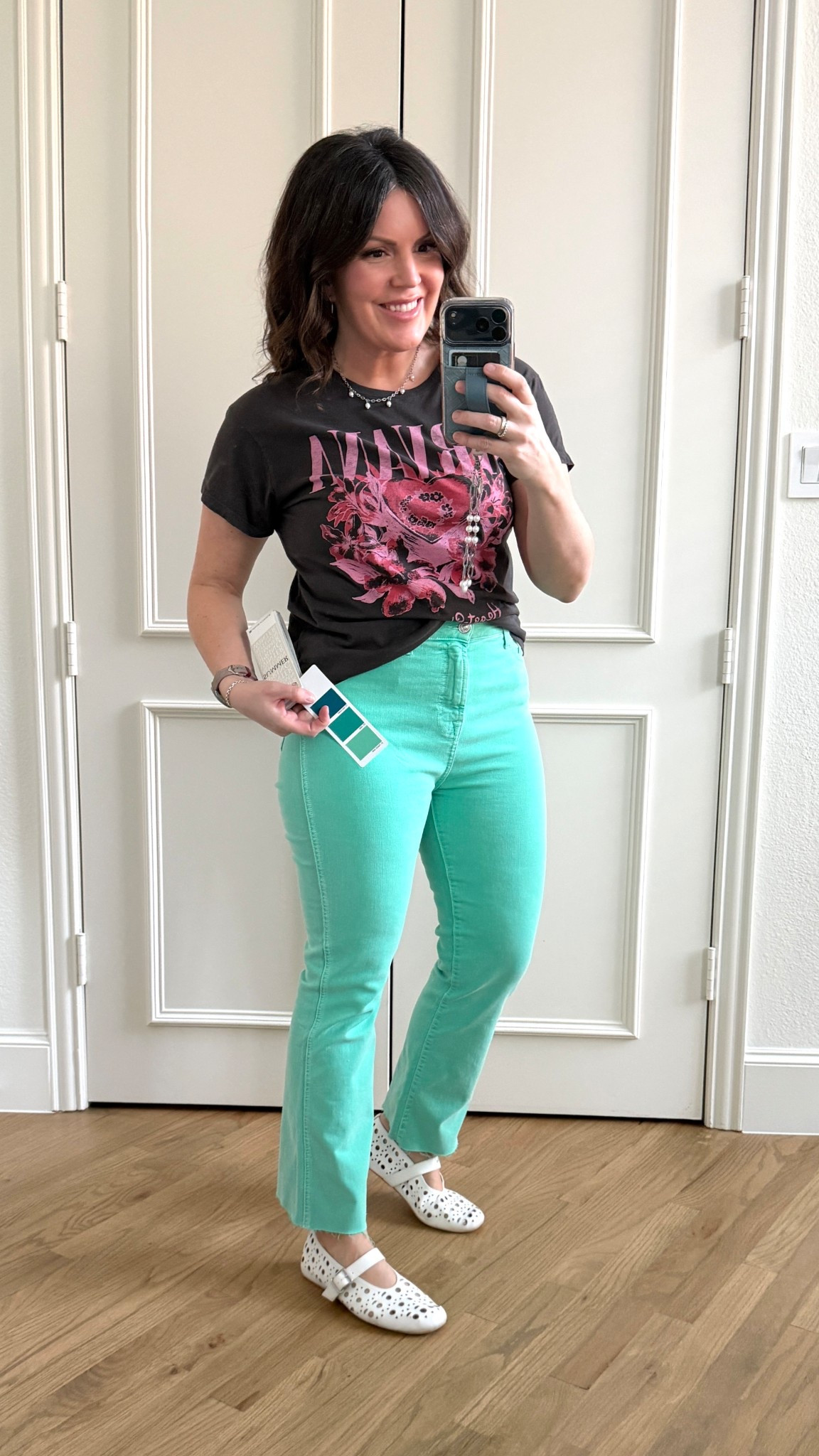 Leaning into my global color analysis, results of classic cool for this one! Smoky and a bit more value in the jeans than my usual Summer but it still works for me because I sit so deep in the summer palette that it’s almost winter but it’s not. Charcoal tee and pastel jade jeans. I sized up 1 in the jeans but have not altered the length yet  