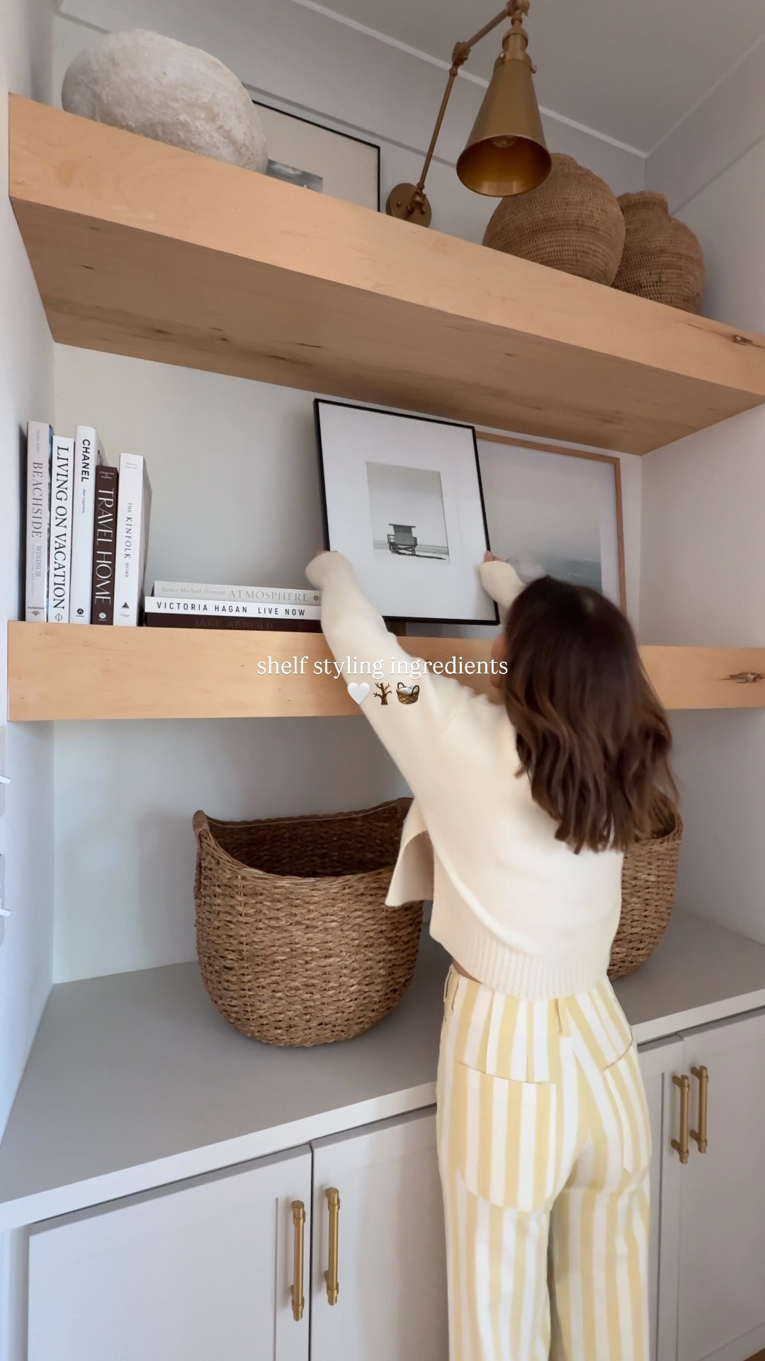 the ingredients: lots of books, vessels in different shapes but similar colors, large scale frames + black and white photos & a few fun pieces that speak to your style 🤎 (group items in odd numbers, LARGE pieces over several small) & I hope this helps! 

-I loveeee shopping at @homegoods for unique items, one of my faves for large pieces at affordable prices 

#shelfstyling #builtins #neutralstyle #neutralhome #livingroomideas 

#LTKHome #LTKSaleAlert #LTKSeasonal