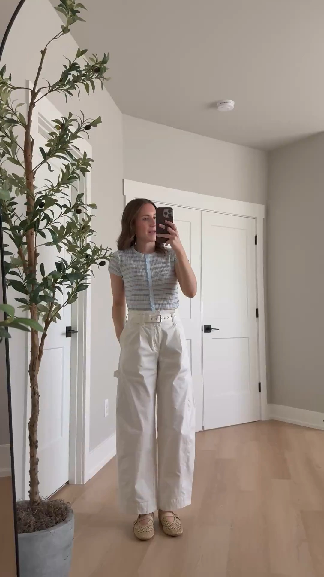 Teacher outfit idea 🍎 I can’t stop wearing these pants and would’ve loved them in the classroom! High waisted with a barrel leg. 

Teacher style, teacher outfit idea, classroom style, barrel jeans, Abercrombie finds, what to wear

#LTKdayinmylife #LTKootd #LTKWorkwear