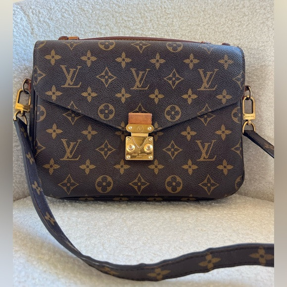 Authentic Louis Vuitton Pouchette Métis | Poshmark