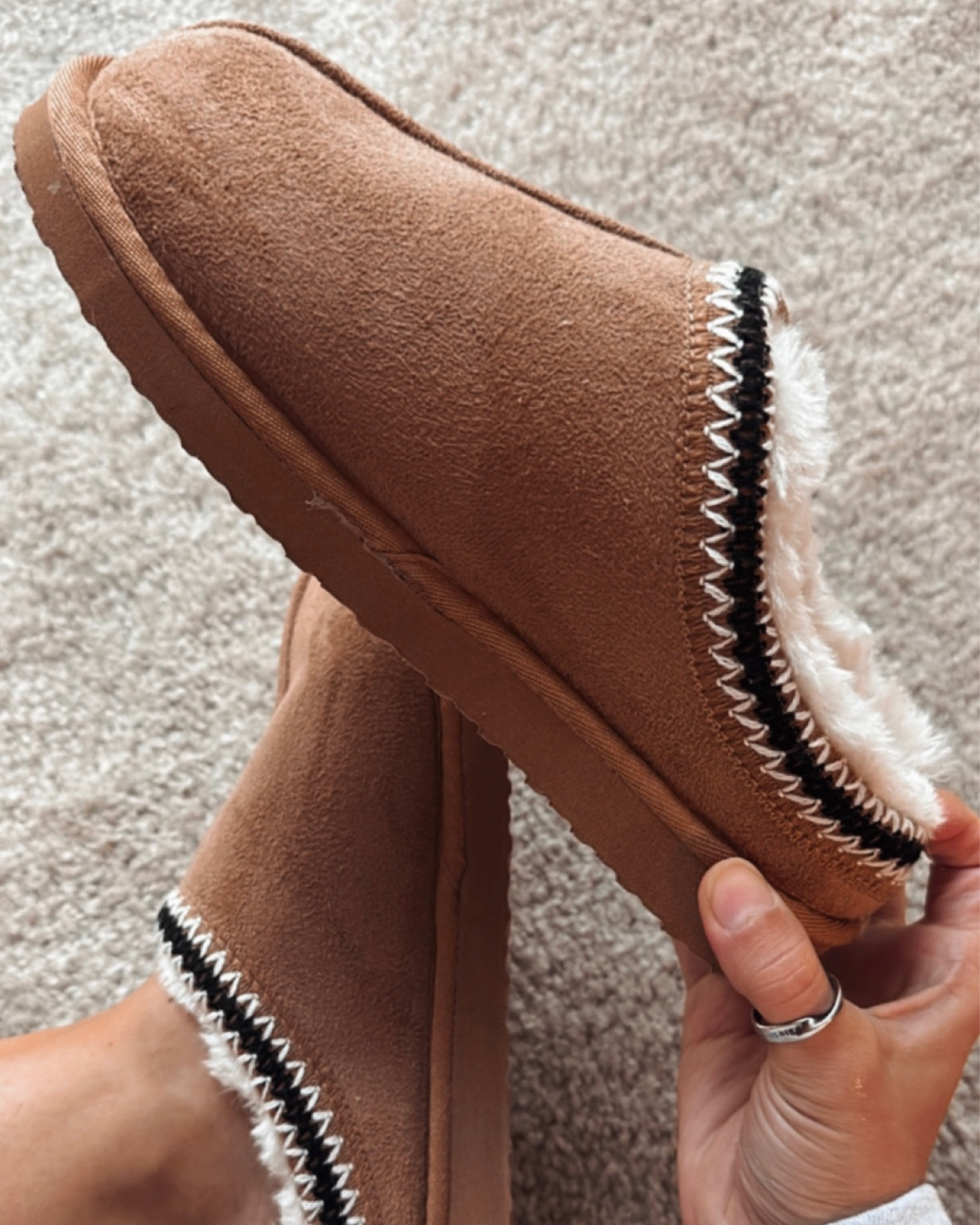 Ugg slipper Dupes from @MarleyLilly under $30 🤎👏🏼🍂 PERFECT fall & winter slipper 
(If you’re in between sizes like me I’d size up!!) I’m a 7.5 usually… so recommend size 8 vs the 7 for just a lil more room 🤎 

#LTKfindsunder50 #LTKshoecrush #LTKsalealert