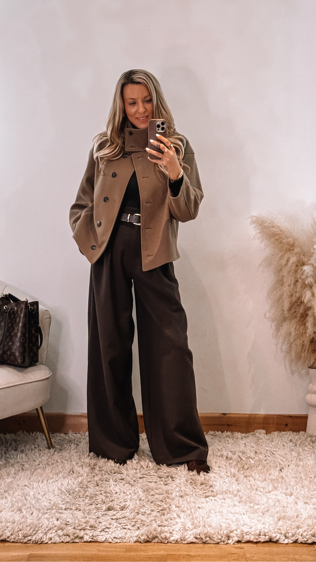 It could have been leggings.

But today I dressed with intention.

Wide leg trousers instead of the “easy” option.
A fitted bodysuit for shape.
Loafers to keep it polished.
And a funnel neck jacket to pull it all together.

Simple doesn’t mean boring.
And comfortable doesn’t have to mean casual.

Sometimes the only difference between feeling “meh” and feeling confident… is choosing the elevated option.

Friday OOTD but make it intentional ✨

Would you have gone for the leggings?


#LTKFashionMonth #LTKuk #LTKspring