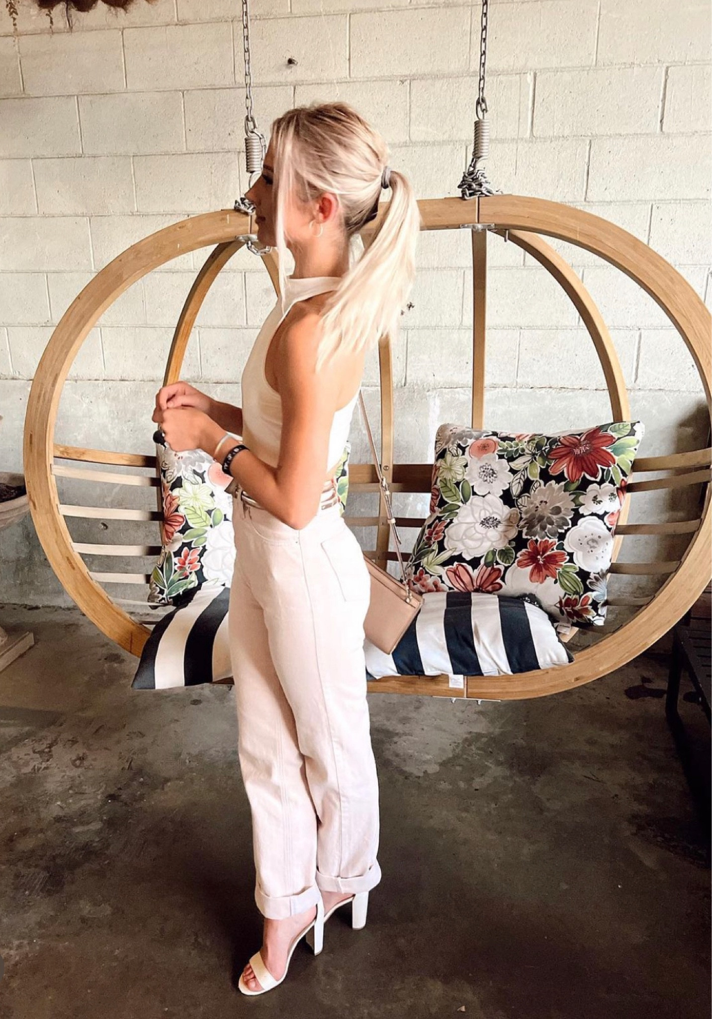 I am OBSESSED with these jeans. 

Brunch? Date Night? Valentine’s Day? Work? These jeans can be styled so many ways to have an outfit for almost any occasion. 🌸

#LTKstyletip #LTKunder100 #LTKshoecrush