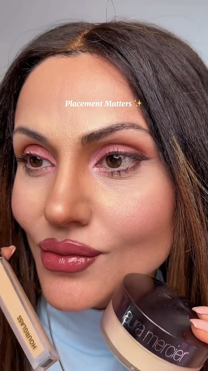 𝐖𝐚𝐧𝐭 𝐬𝐦𝐨𝐨𝐭𝐡𝐞𝐫, 𝐟𝐮𝐥𝐥𝐞𝐫 𝐮𝐧𝐝𝐞𝐫-𝐞𝐲𝐞 𝐜𝐨𝐯𝐞𝐫𝐚𝐠𝐞? 👀
Mix a tiny amount of setting powder into your concealer before applying.
This simple trick adds extra coverage and helps reduce creasing for a brighter, smoother finish ✨

Small tweak. Big difference 💄

@lauramercier
@hourglasscosmetics

#UnderEyeTip #MakeupTechnique #FlawlessBase #MakeupTips #BeautyHack
#LTKBeauty #LTKCreator #UGCBeauty #MakeupRoutine
