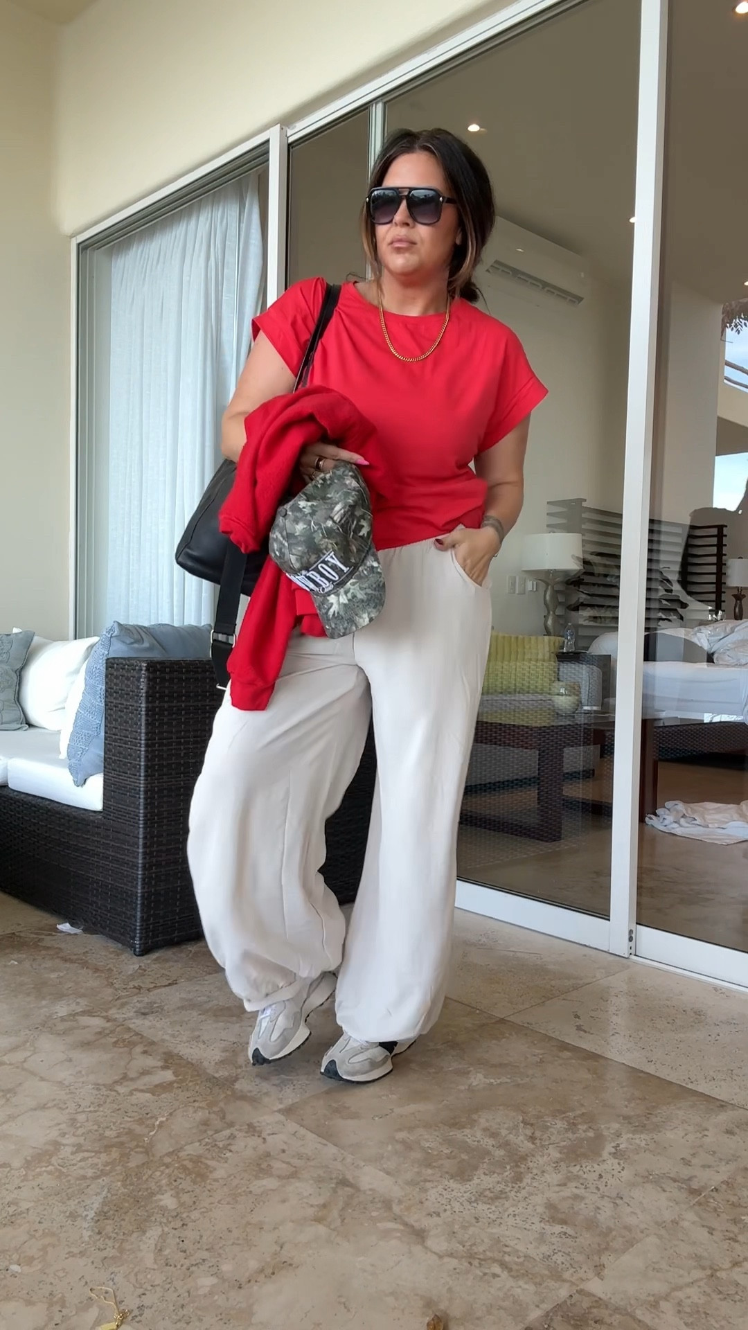 Didn’t really have a specific “coming home” outfit, so I kinda had to make do with what clean clothes I had left! 

Pants: XL
Shirt: XXL
Shoes: TTS


#LTKFindsUnder50 #LTKFindsUnder100 #LTKSaleAlert