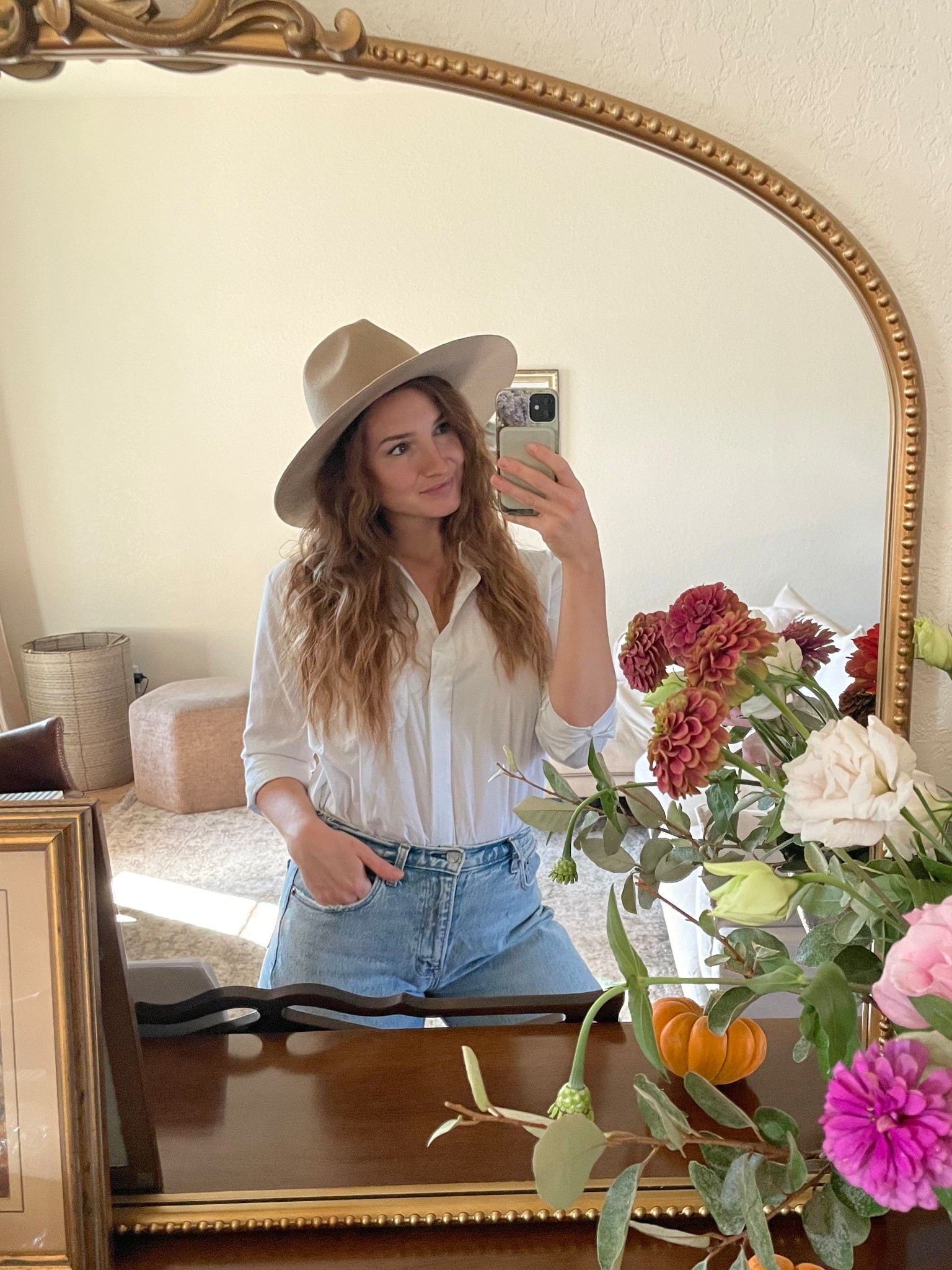 Howdy 🤠 


#country #western #style #fashion #motherhood #leatherhat #gigipip #whitetop #buttondown #jeans #abercrombie #cowgirl 

#LTKTravel #LTKStyleTip #LTKSeasonal