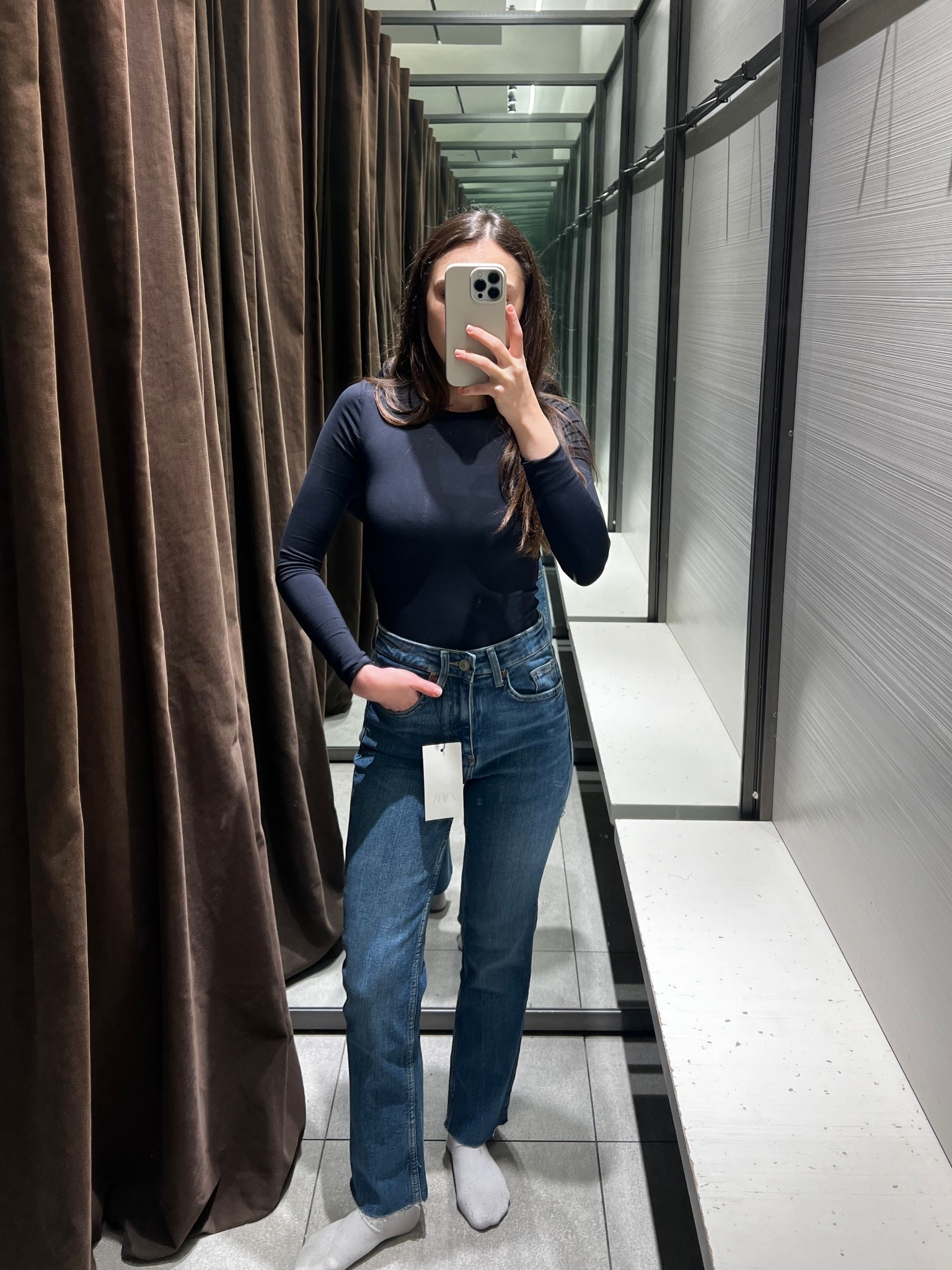 Affordable petite-friendly jeans from Zara 🤍👖 (I’m 4’11 for reference)

Sizing: 
0 

#LTKpetite #LTKcanada