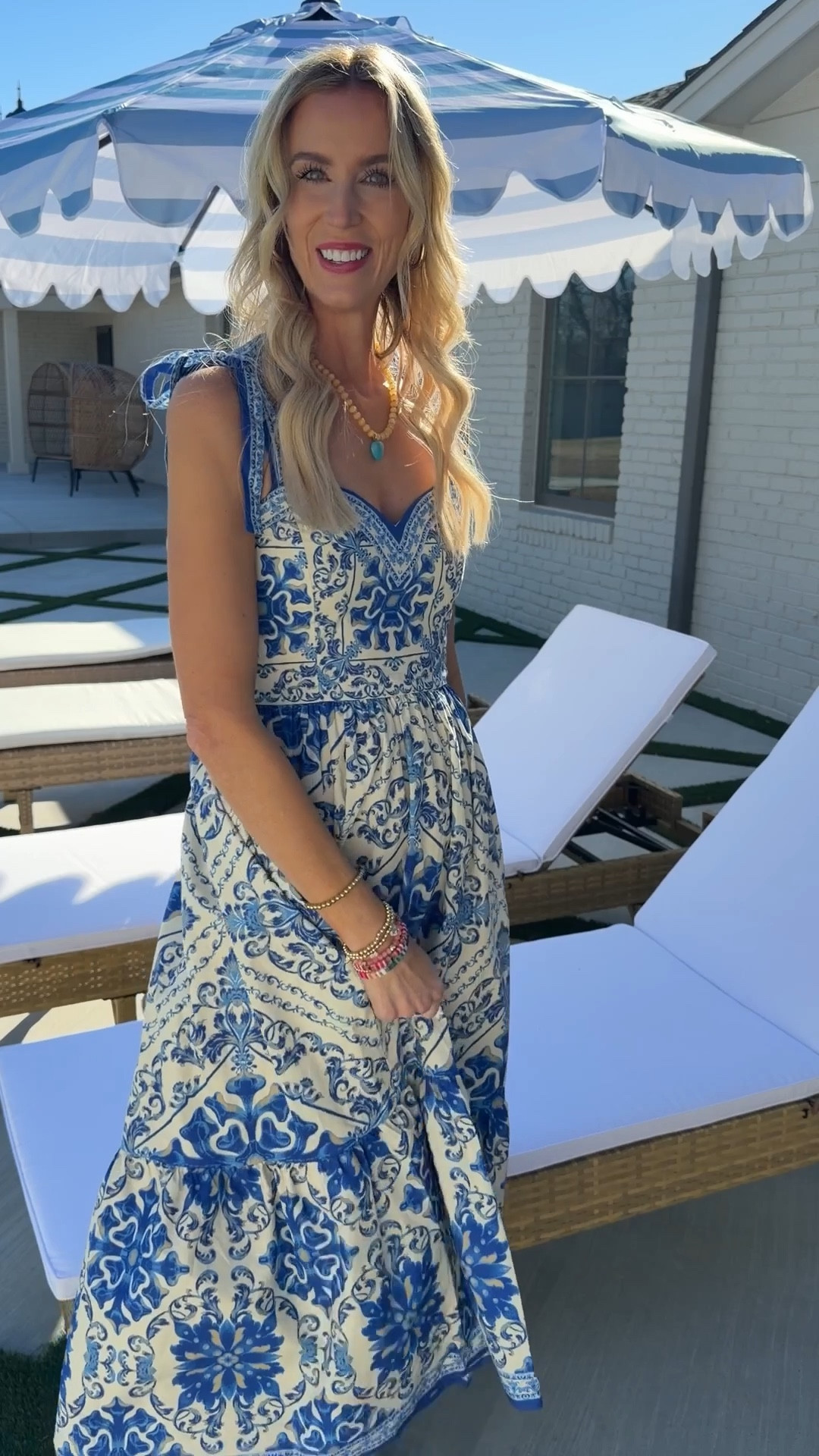 Gorgeous blue and cream sweetheart neckline dress! Perfect Easter or Mother’s Day dress! 