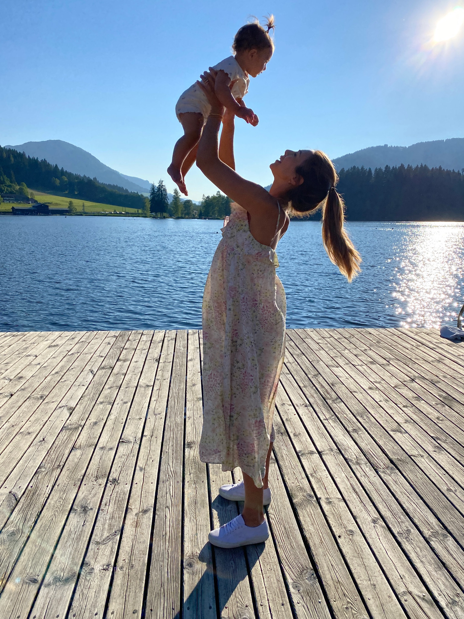 Sunday with my little by the lake 💙☀️