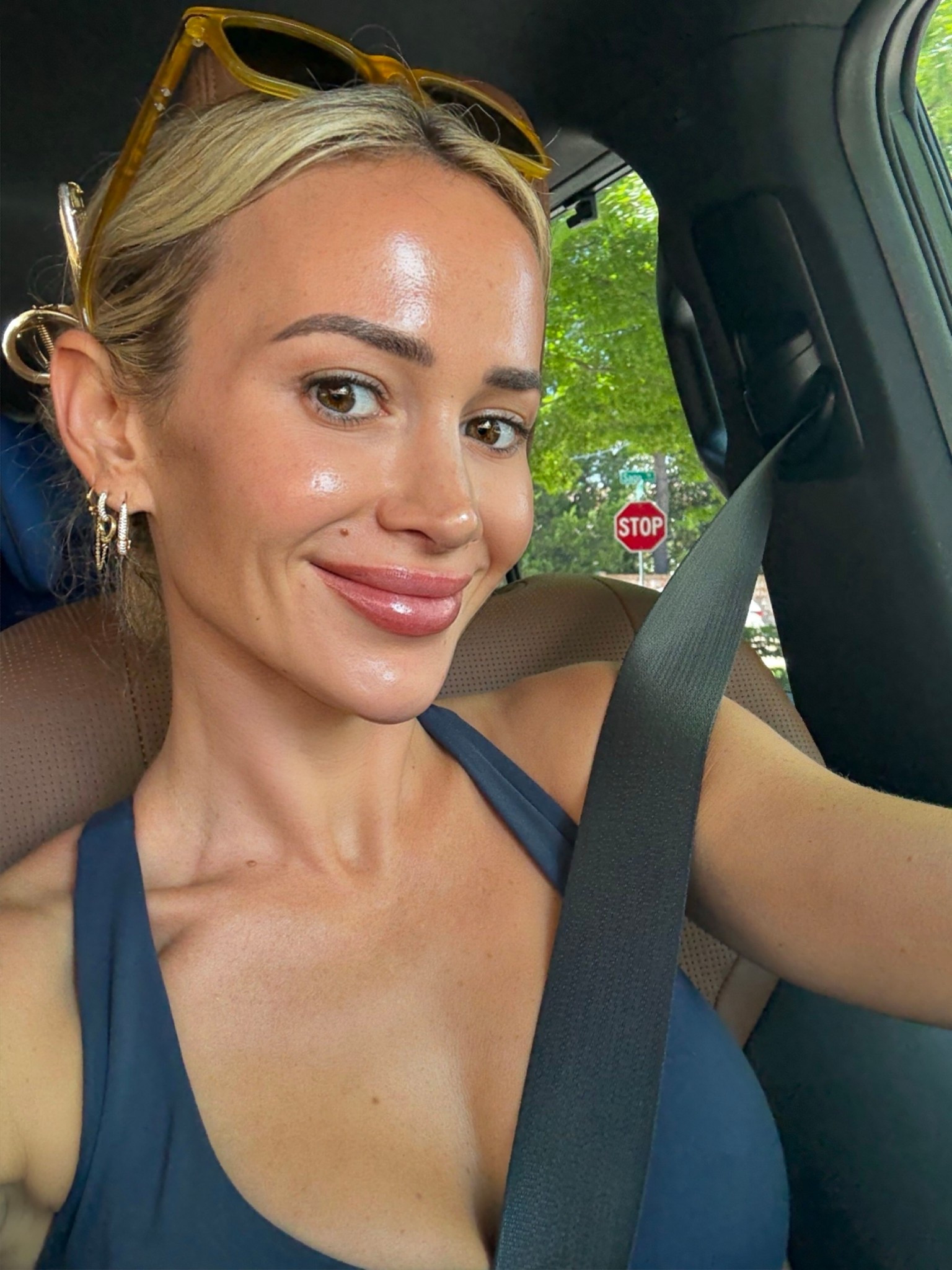 Glass skin morning routine
Cleanse/facial massage with BR Lait S.R.
face roller
Clarins mask
Rhode  glazing milk 
skinCeudicals CE Ferulic 
Sonya Dakar barrier bliss
rhode glazing fluid 
vanicream moisturizer 
True botanicals eye patches 
Lip mask 