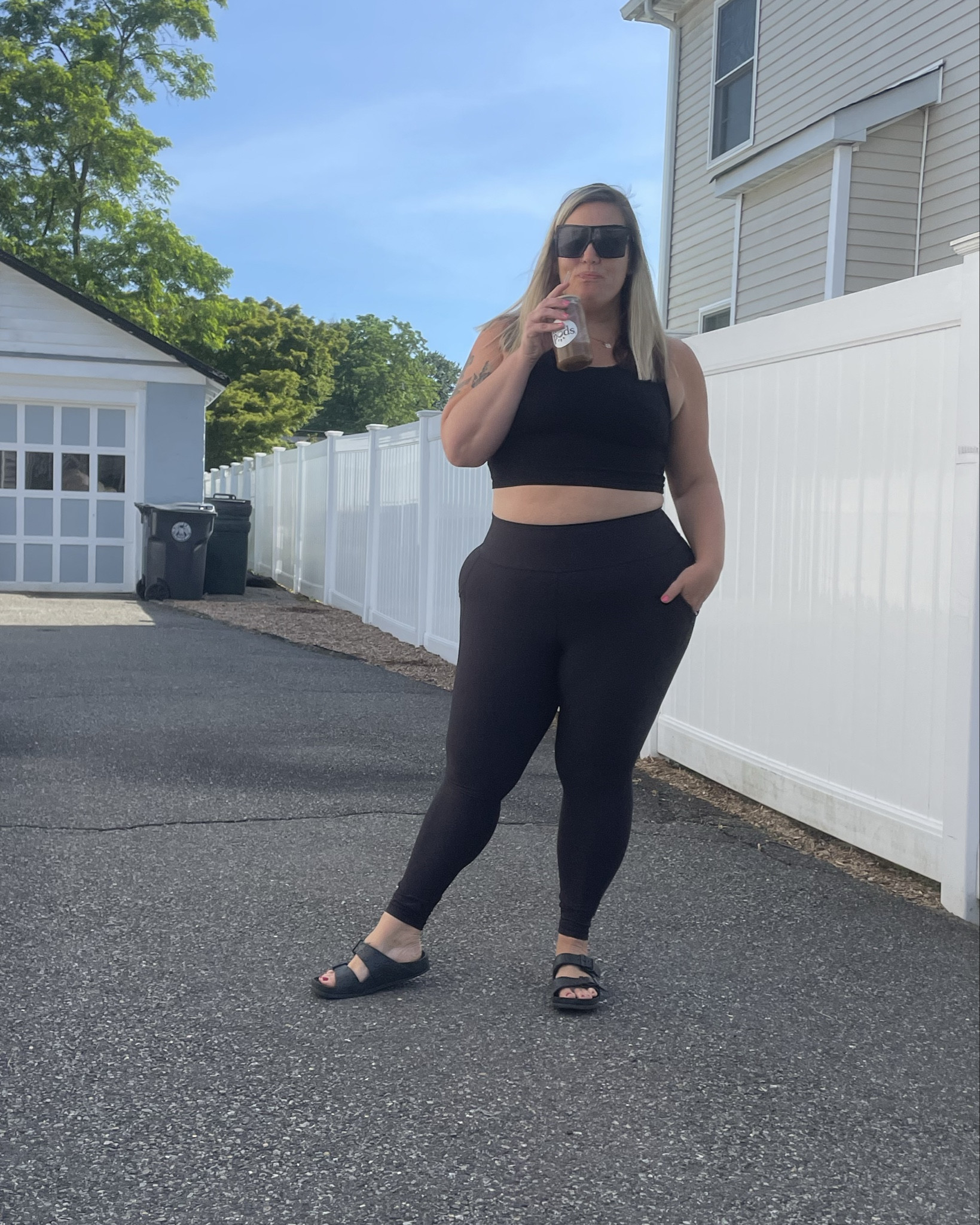 curvy girl fit and my leggings are a hot deal at old navy today!

reminder that my Kopari code is 15OFFBETH

swipe for me being done with the photoshoot while Chase keeps taking pictures 🤪