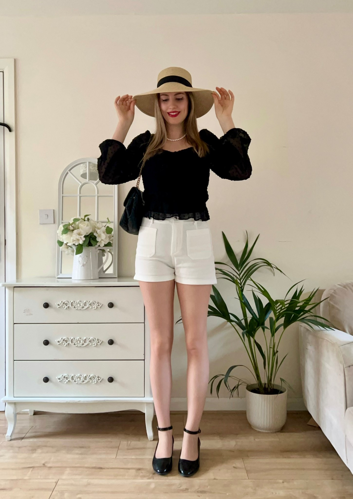 🎼🖤
Hat by H&M
Top & bag by New Look 
Shorts by Belle Poque 

#LTKspring #LTKstyletip #LTKsale