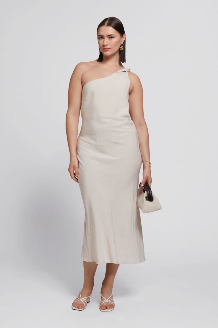 Asymmetrische midi-jurk met een blote schouder | H&M (DE, AT, CH, NL, FI)