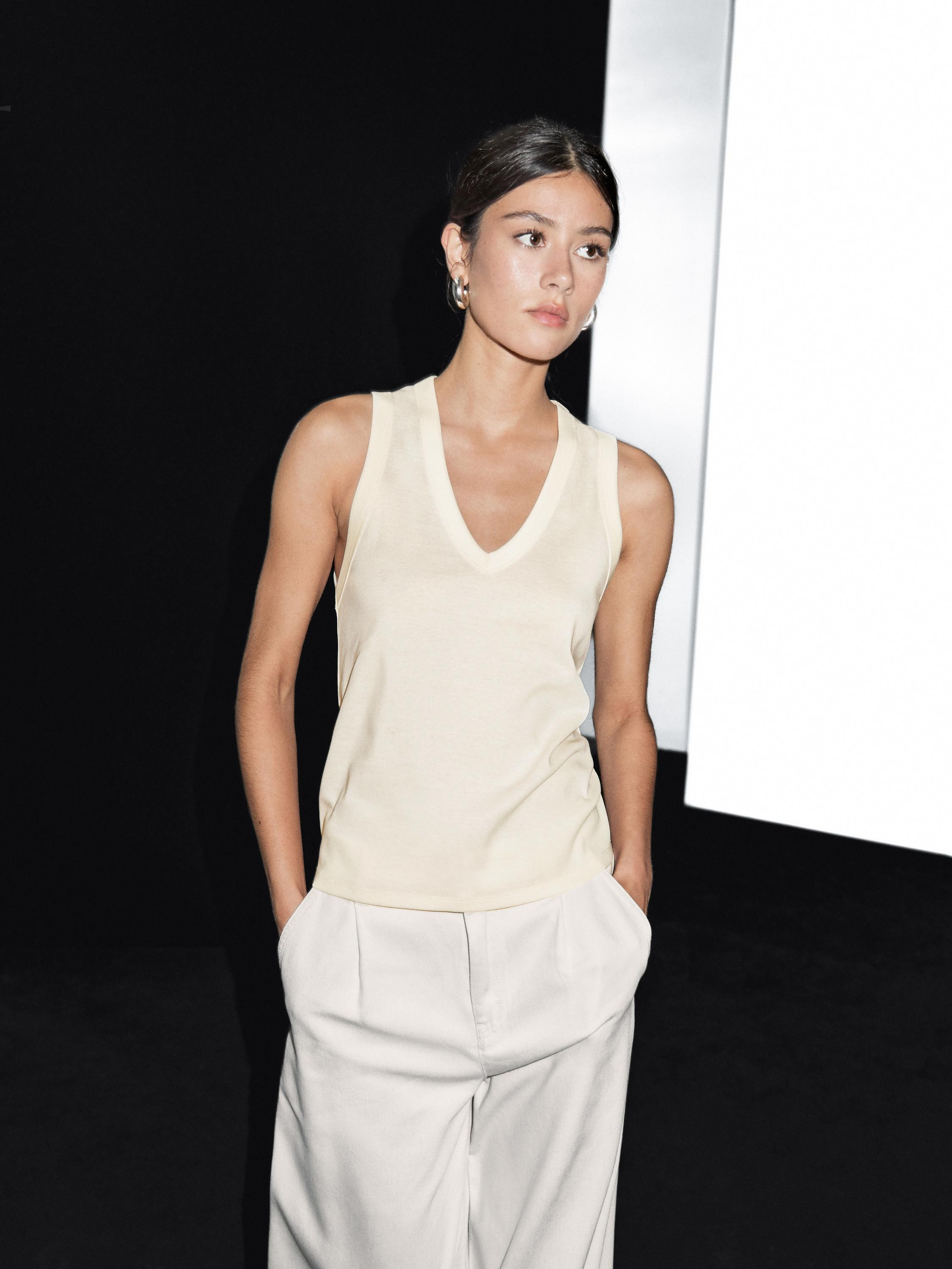 Mercerised cotton V-neck T-shirt | Massimo Dutti UK