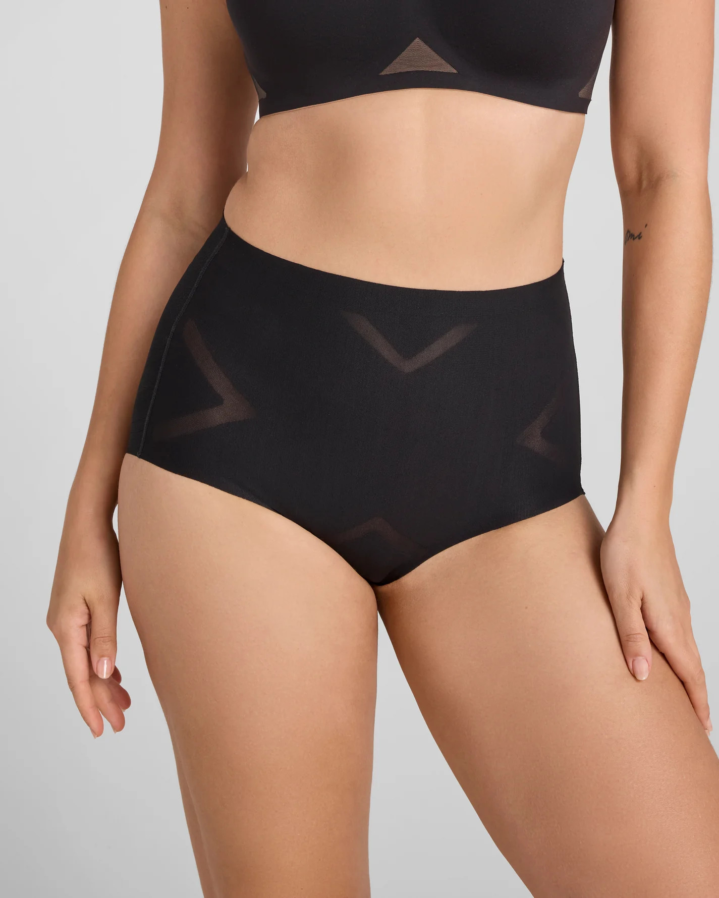 MeshSculpt Mid-Waist Brief | Honeylove