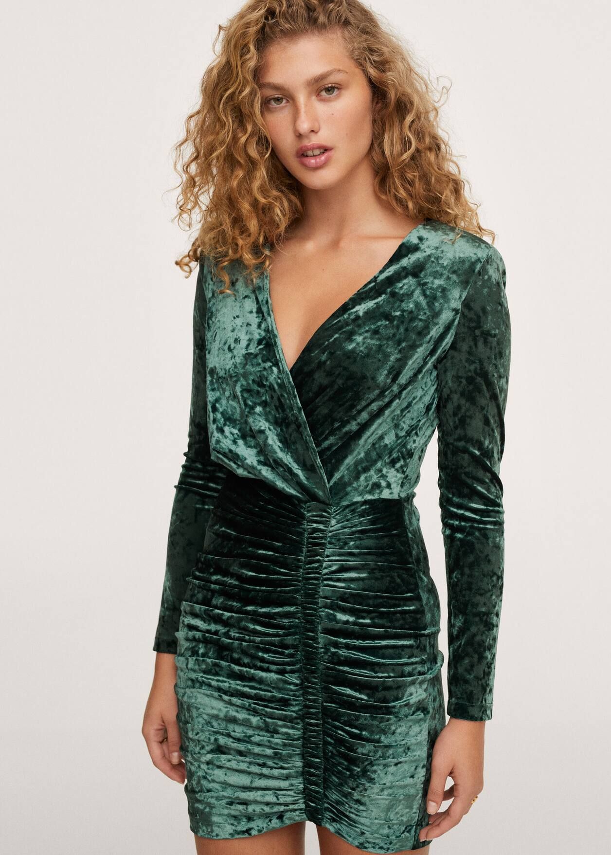 Ruched velvet dress | MANGO (US)